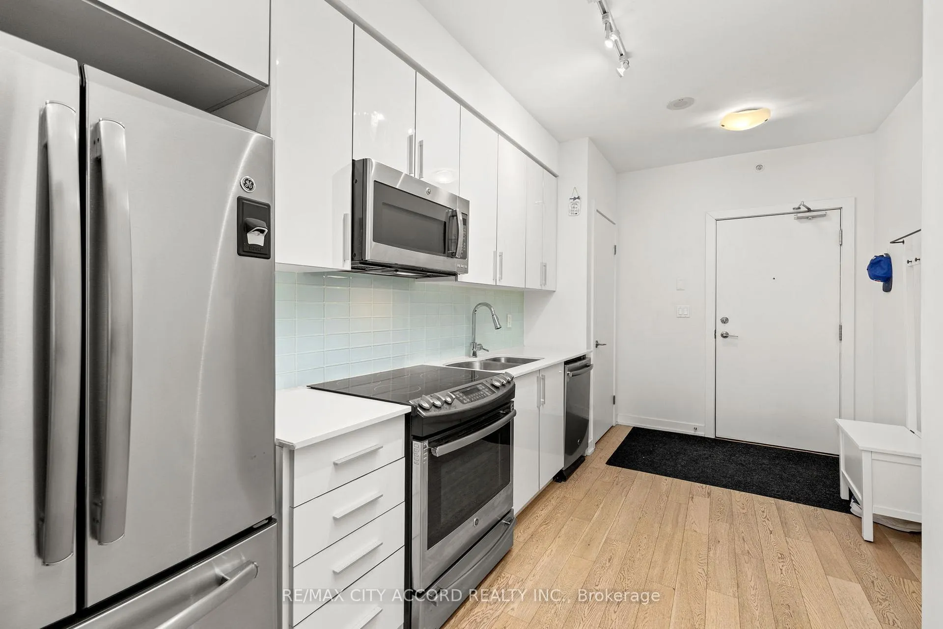 Photo 9 of Unit 311, 20 Bruyeres Mews, Toronto, Niagara — HOMEH