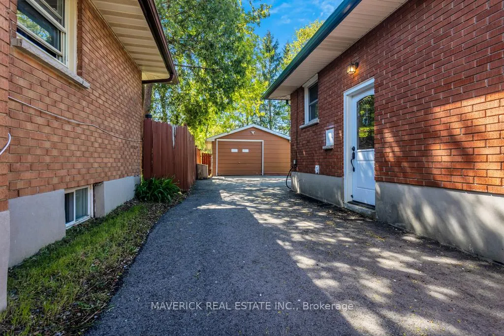 Photo 3 of 1679 Dale Street, London, East H — HOMEH