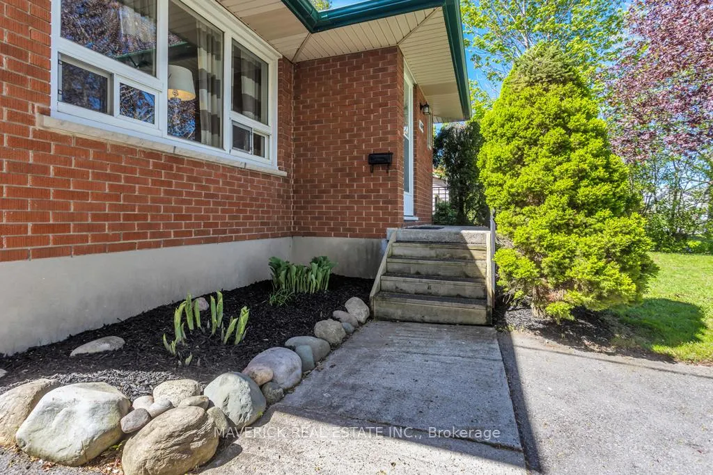 Photo 4 of 1679 Dale Street, London, East H — HOMEH