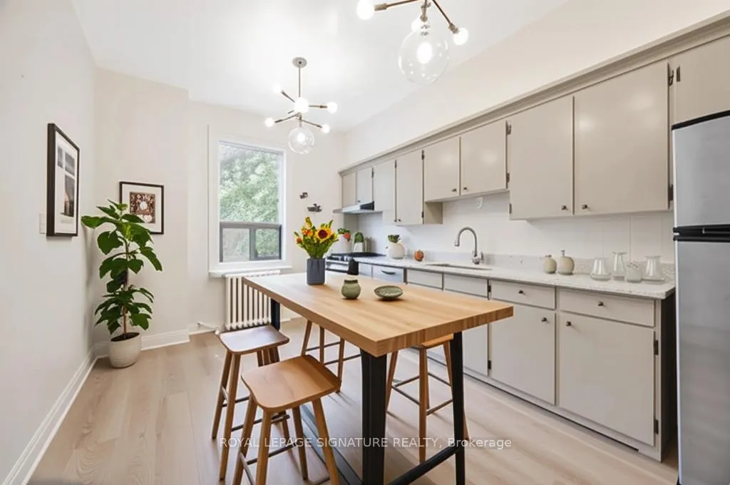 Photo 3 of Unit 2, 1 Bellwoods Park, Toronto, Trinity-Bellwoods — HOMEH
