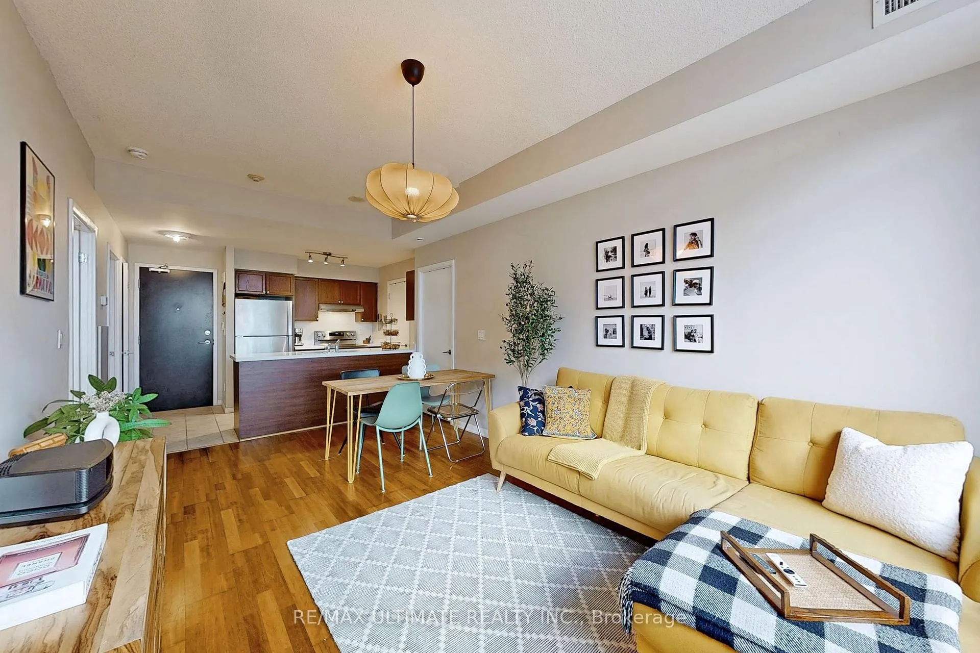 Photo 2 of Unit 228, 231 Fort York Boulevard, Toronto, Niagara — HOMEH