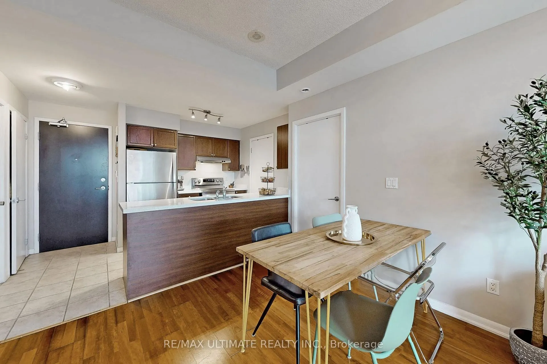 Photo 3 of Unit 228, 231 Fort York Boulevard, Toronto, Niagara — HOMEH