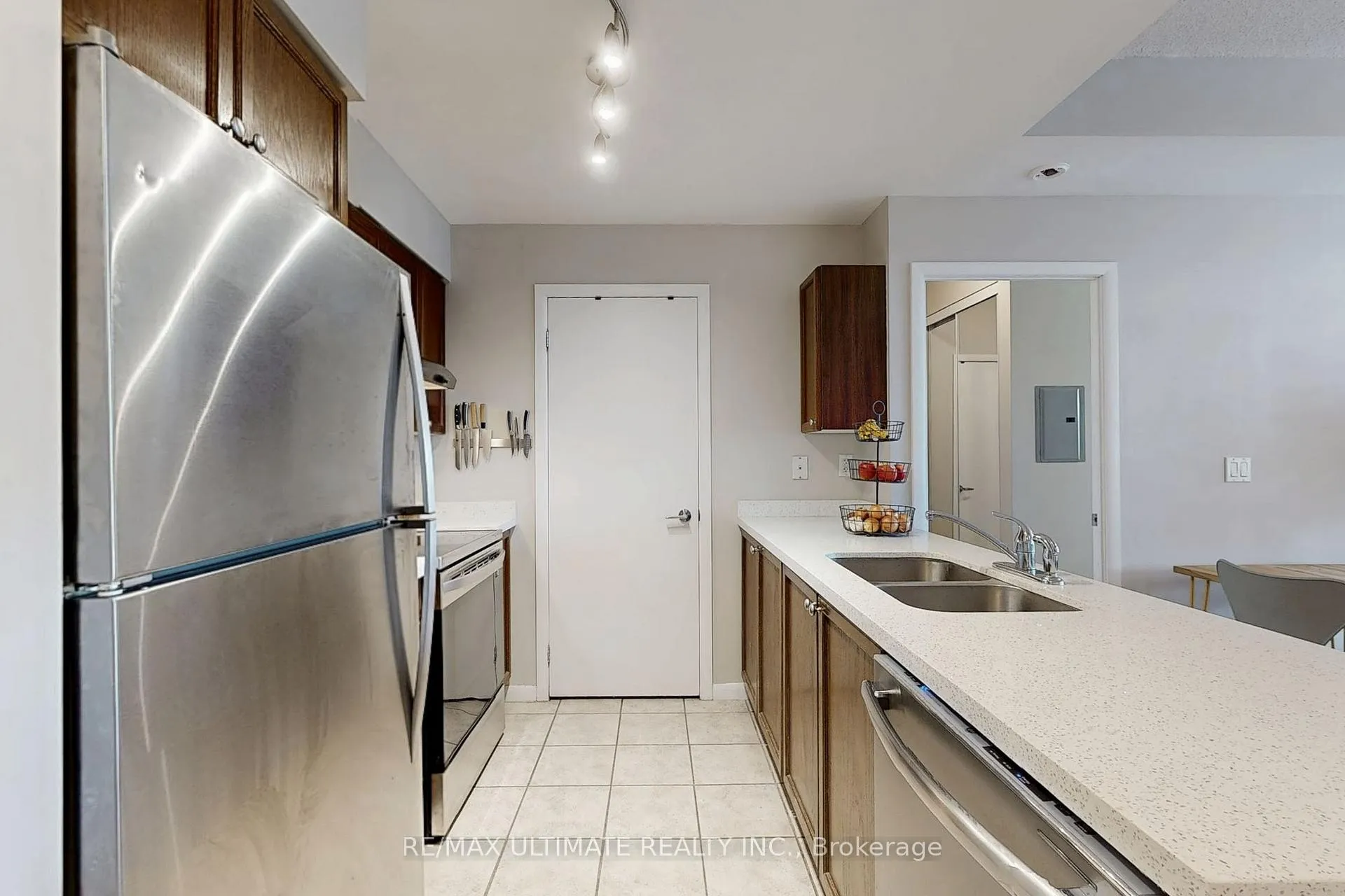 Photo 10 of Unit 228, 231 Fort York Boulevard, Toronto, Niagara — HOMEH