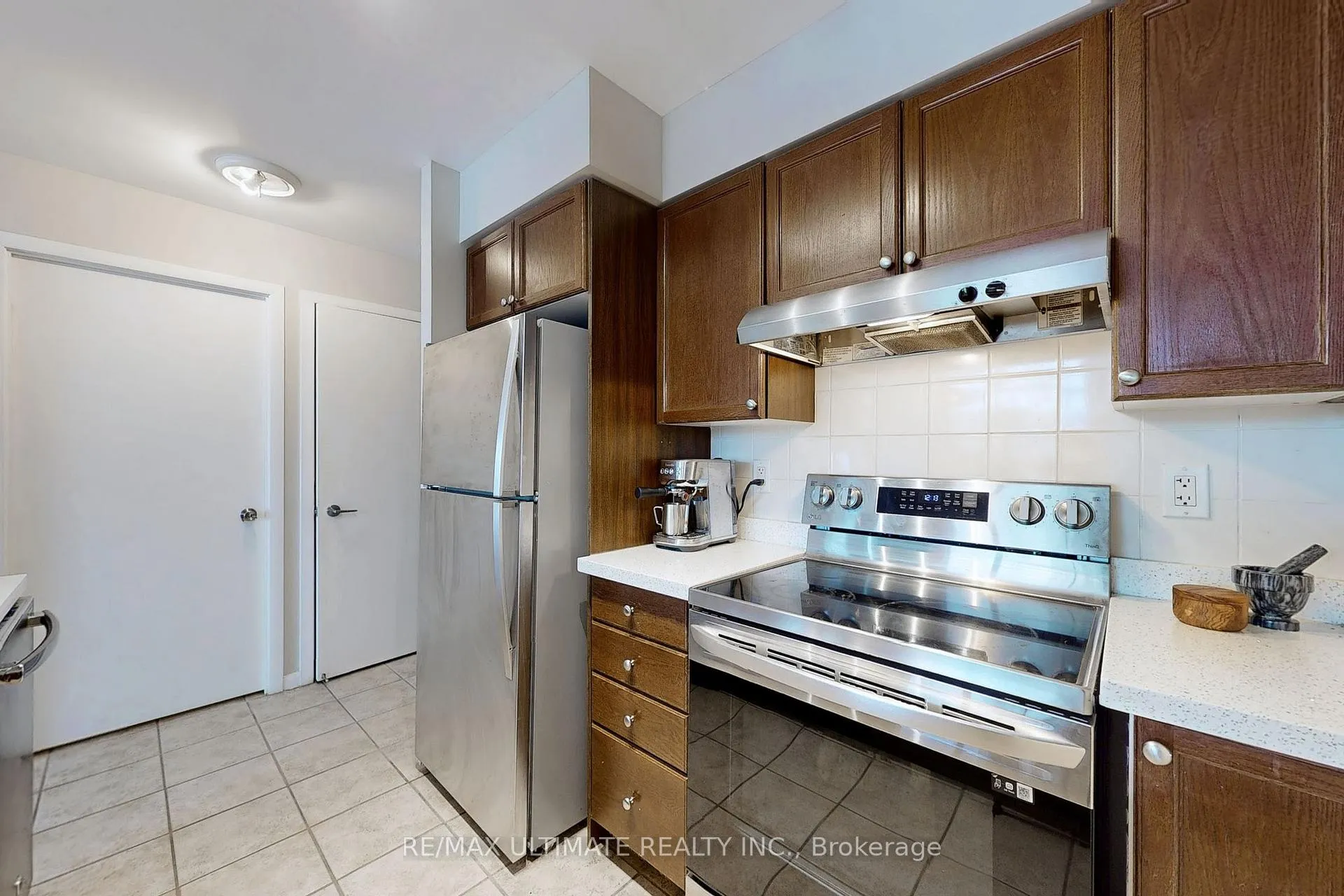 Photo 11 of Unit 228, 231 Fort York Boulevard, Toronto, Niagara — HOMEH