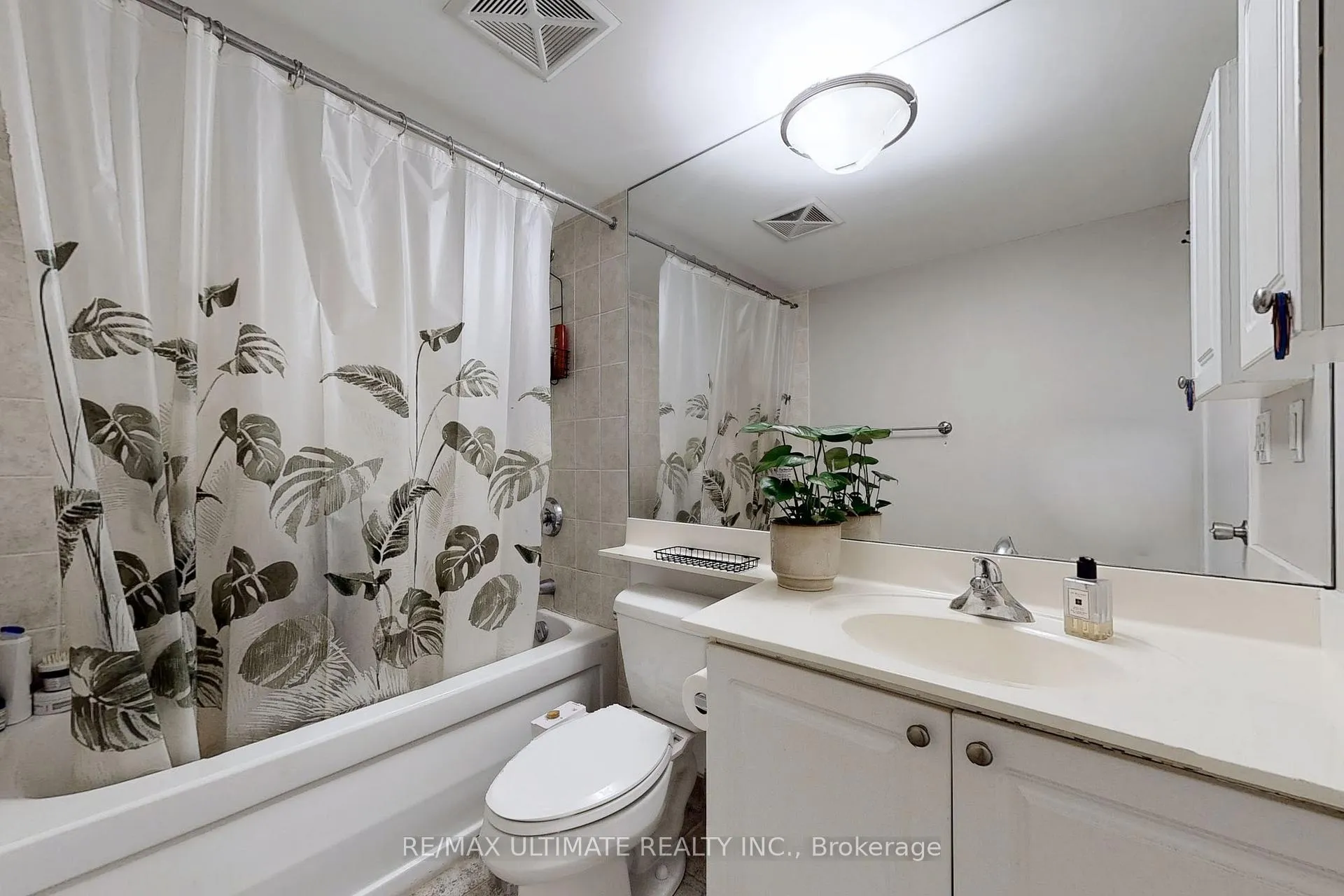 Photo 15 of Unit 228, 231 Fort York Boulevard, Toronto, Niagara — HOMEH