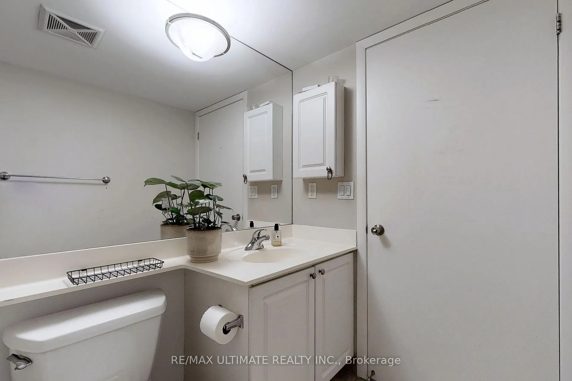 Photo 16 of Unit 228, 231 Fort York Boulevard, Toronto, Niagara — HOMEH