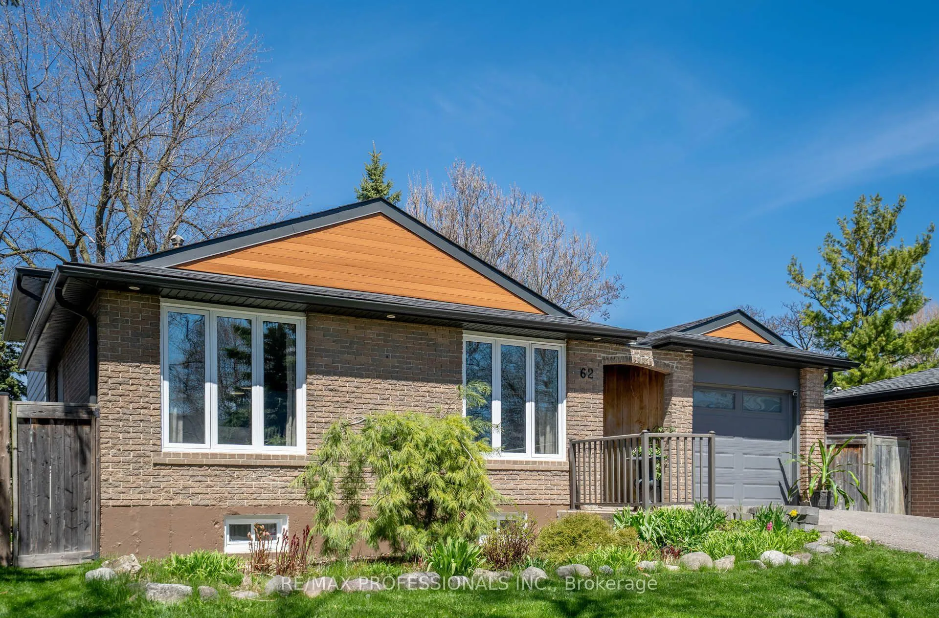 Photo 3 of 62 Caledon Crescent, Brampton, Brampton East — HOMEH