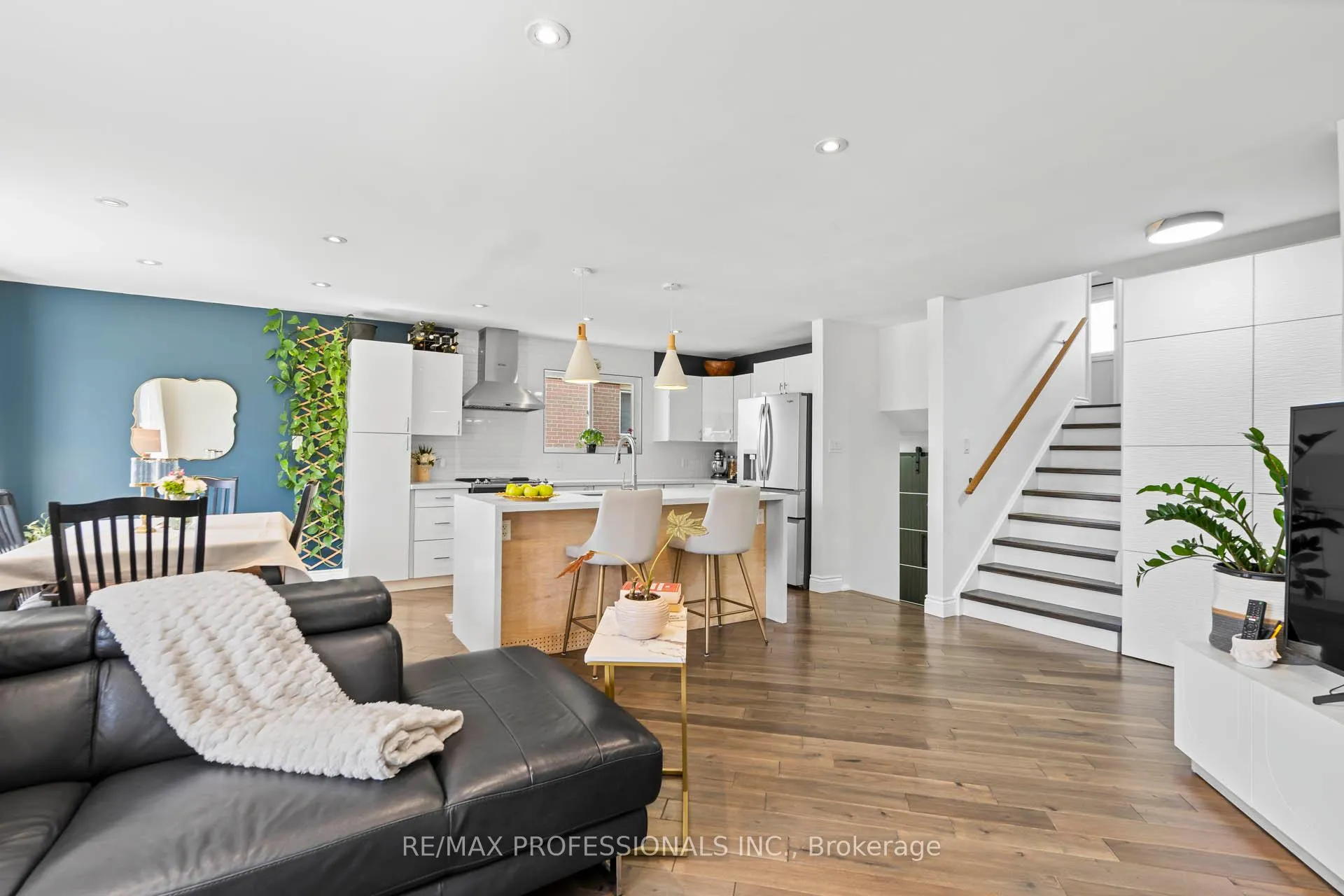 Photo 9 of 62 Caledon Crescent, Brampton, Brampton East — HOMEH