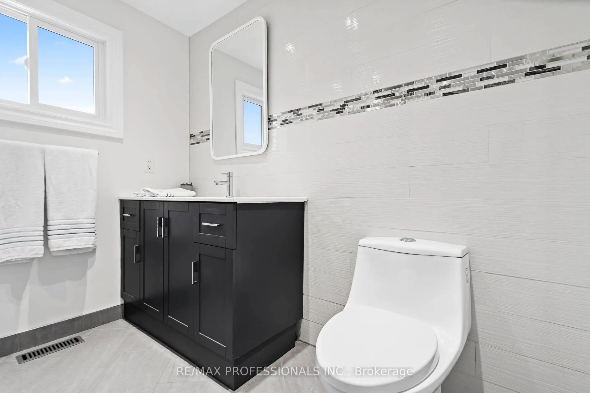 Photo 28 of 62 Caledon Crescent, Brampton, Brampton East — HOMEH