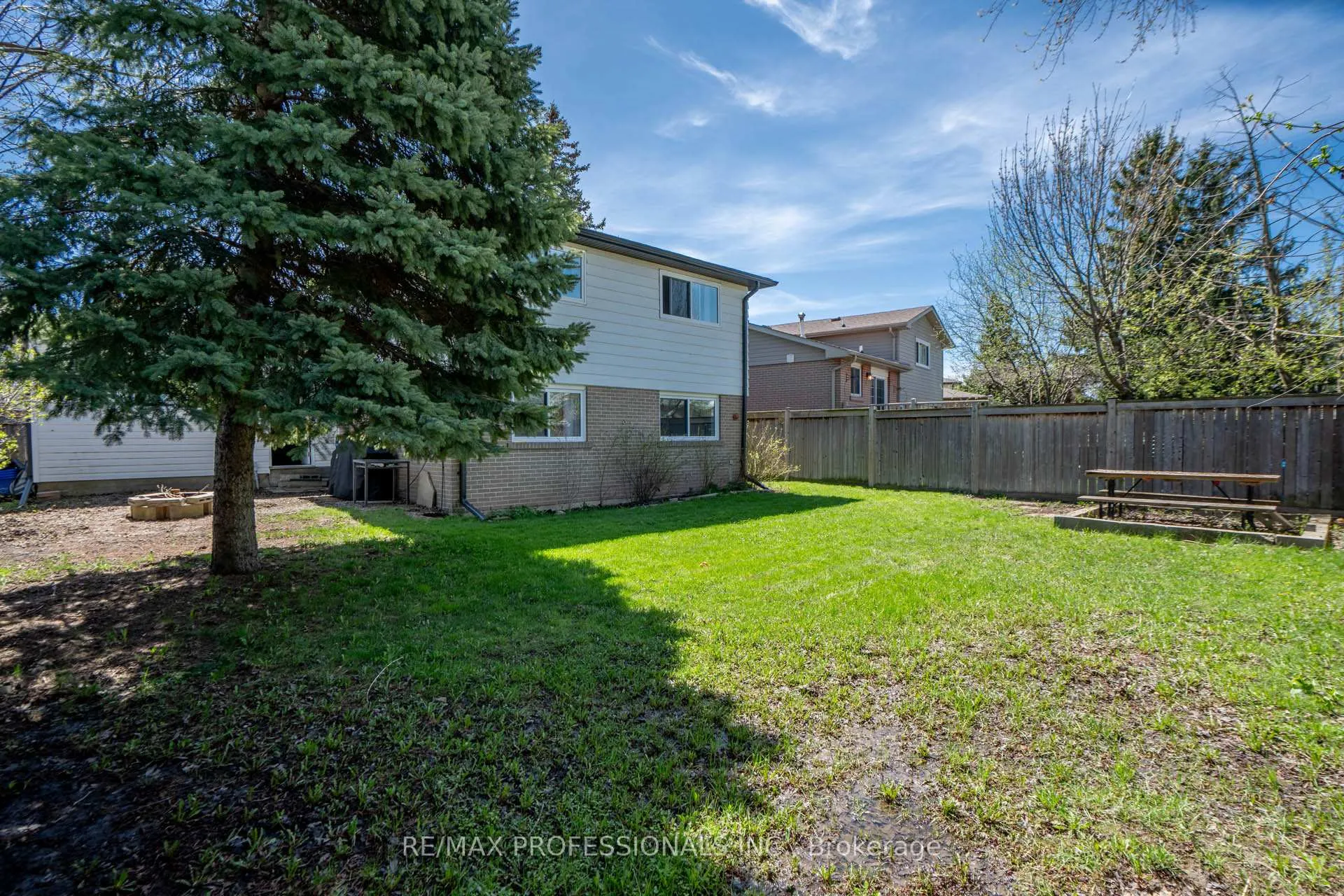Photo 35 of 62 Caledon Crescent, Brampton, Brampton East — HOMEH