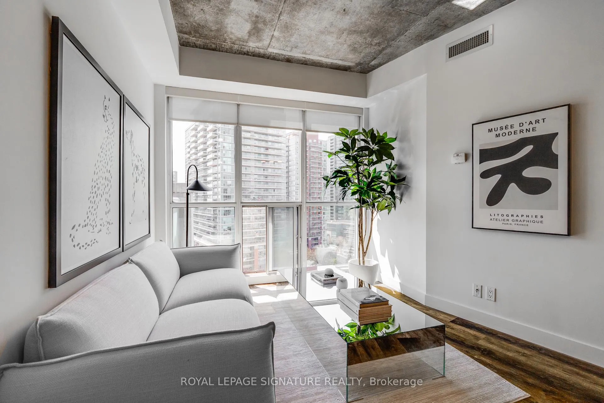Photo 2 of Unit 1421, 1 Shaw Street, Toronto, Niagara — HOMEH