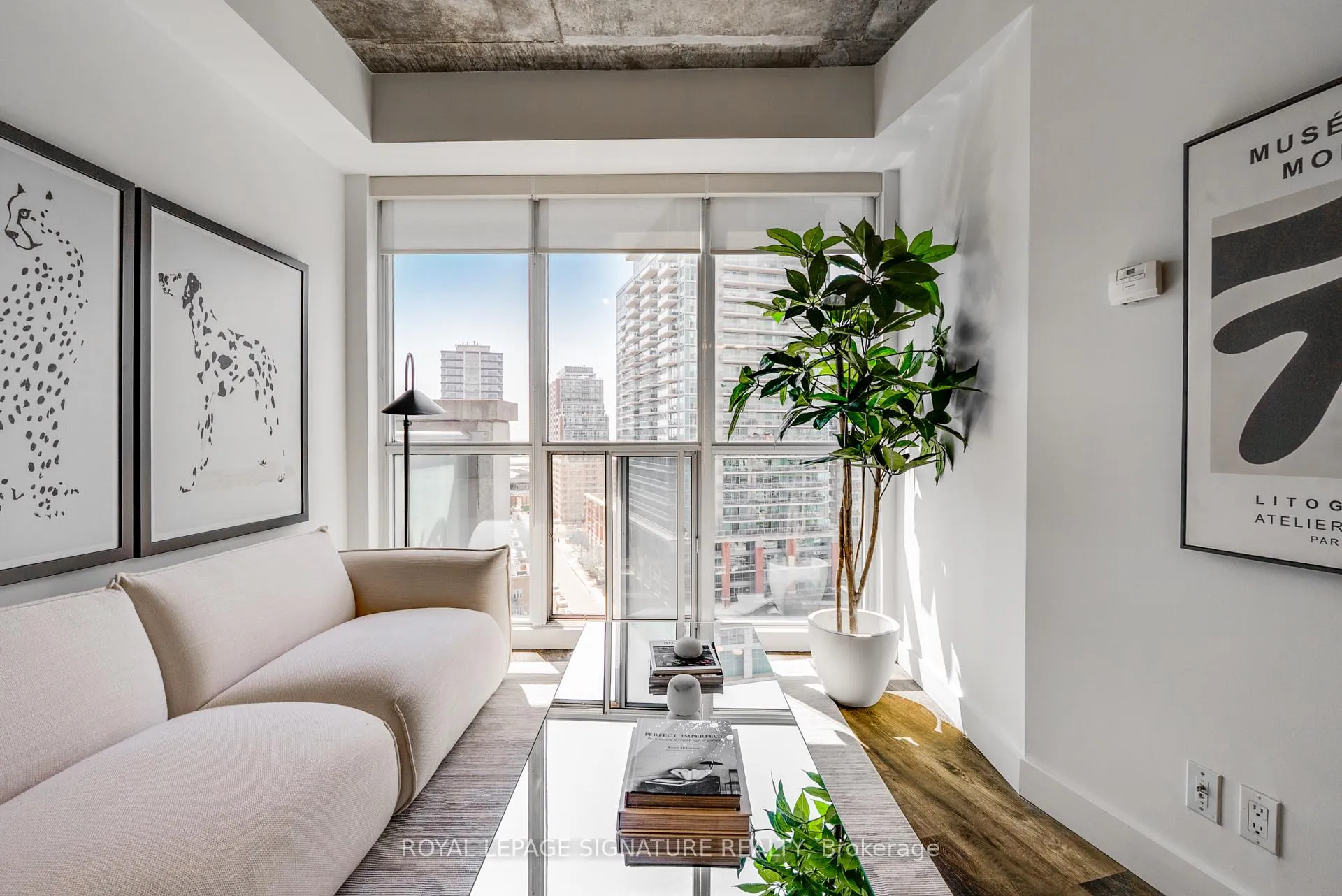 Photo 3 of Unit 1421, 1 Shaw Street, Toronto, Niagara — HOMEH