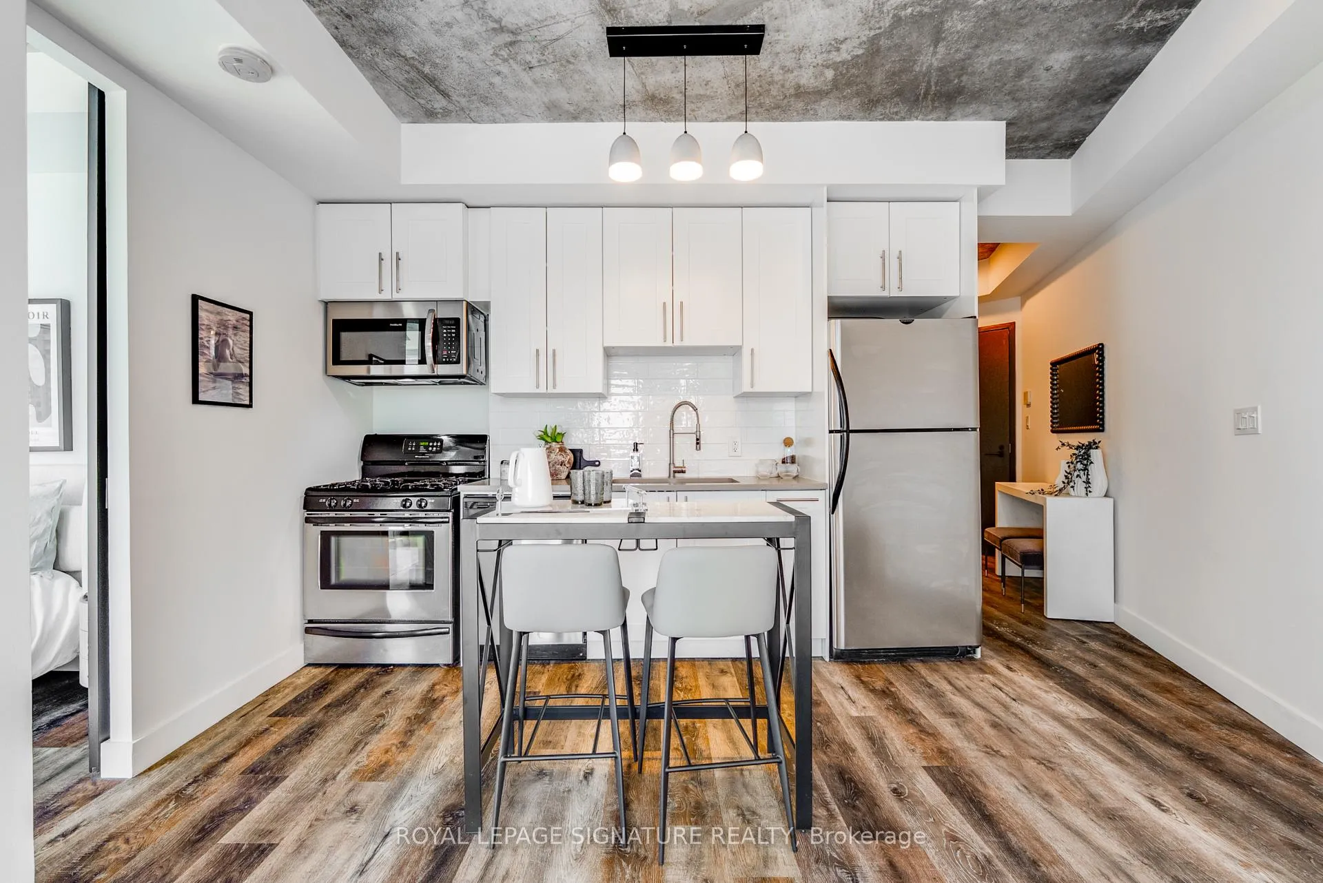 Photo 6 of Unit 1421, 1 Shaw Street, Toronto, Niagara — HOMEH