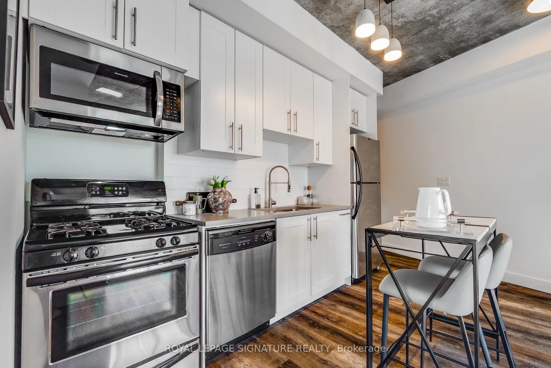 Photo 7 of Unit 1421, 1 Shaw Street, Toronto, Niagara — HOMEH