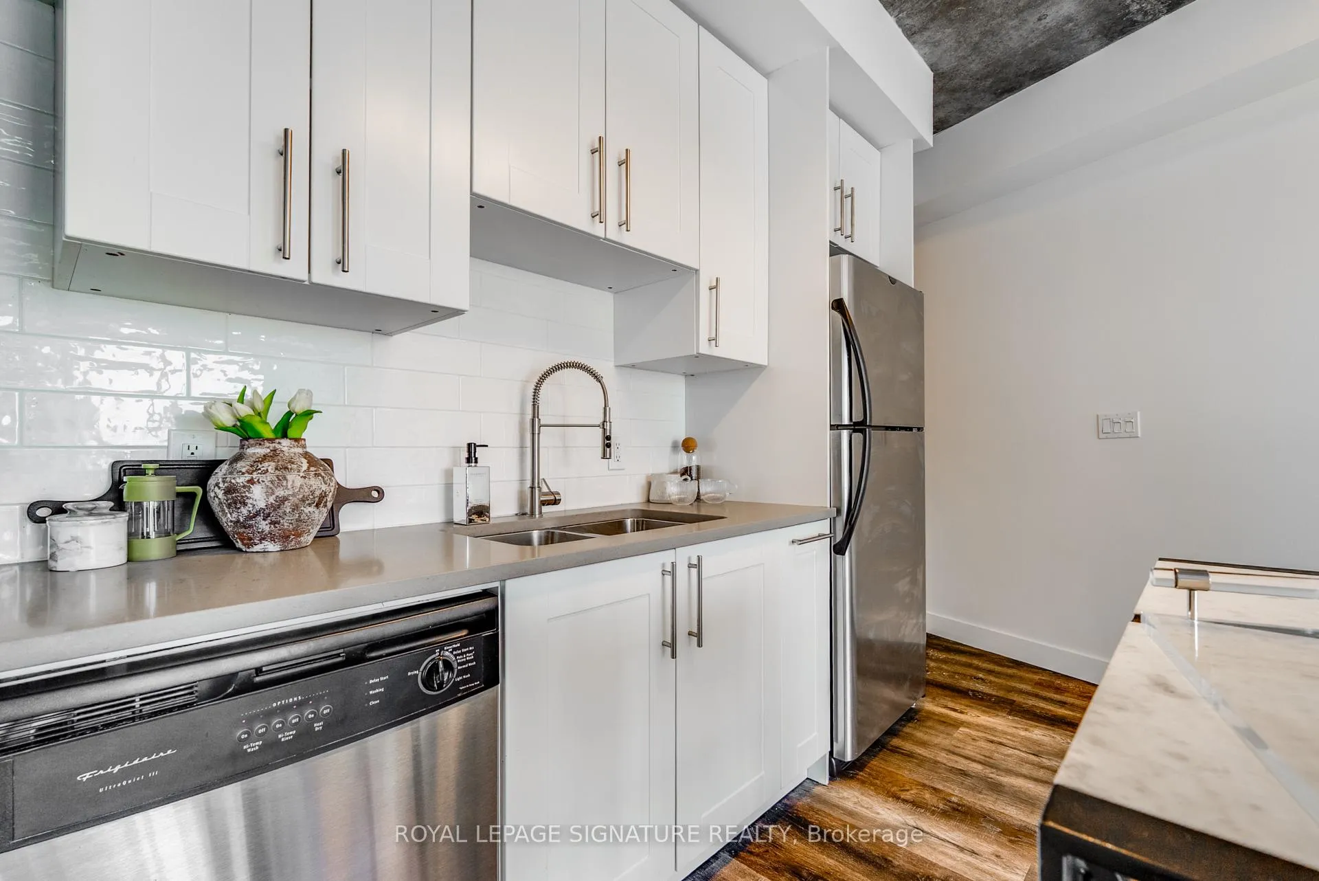 Photo 8 of Unit 1421, 1 Shaw Street, Toronto, Niagara — HOMEH