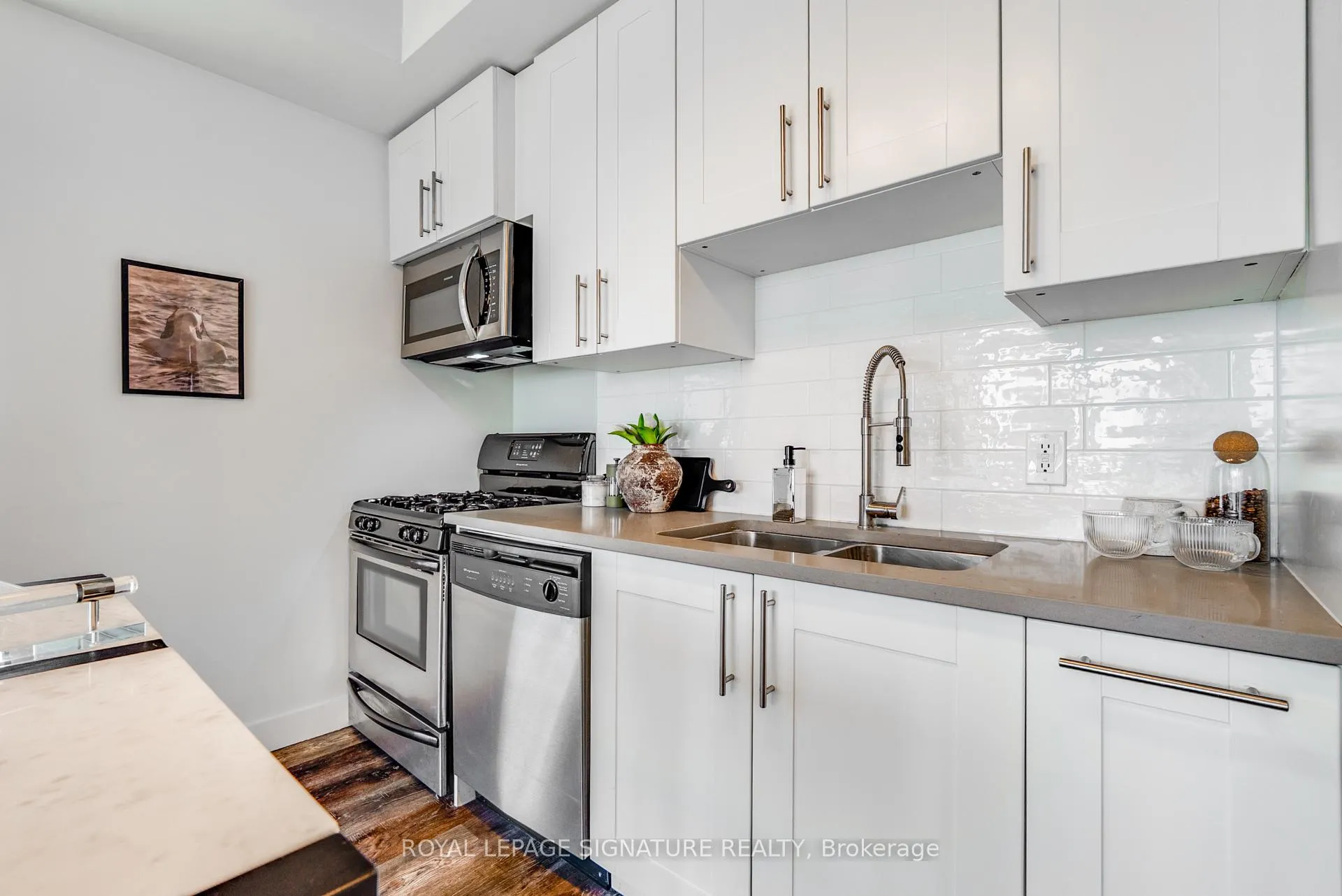 Photo 9 of Unit 1421, 1 Shaw Street, Toronto, Niagara — HOMEH