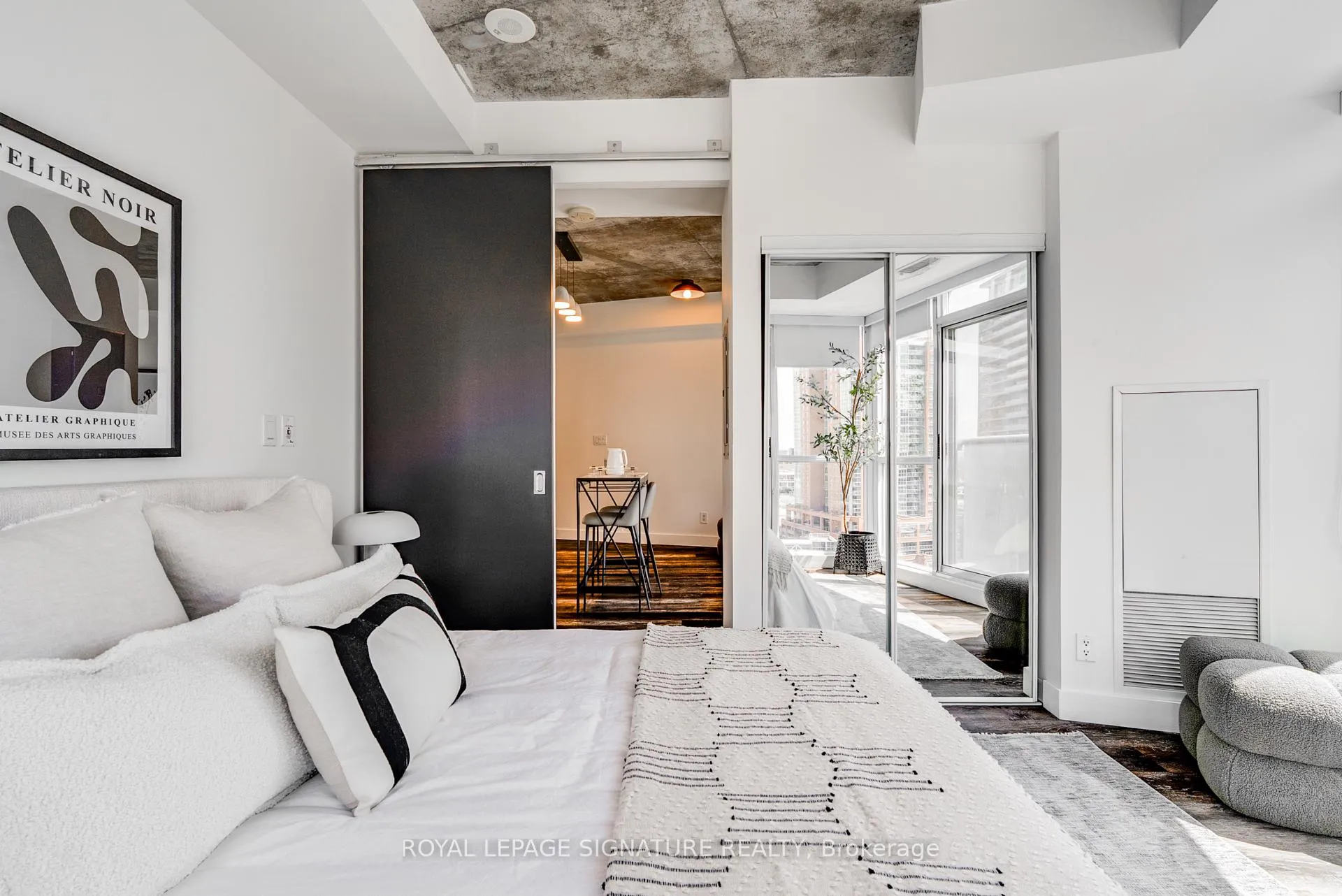Photo 12 of Unit 1421, 1 Shaw Street, Toronto, Niagara — HOMEH