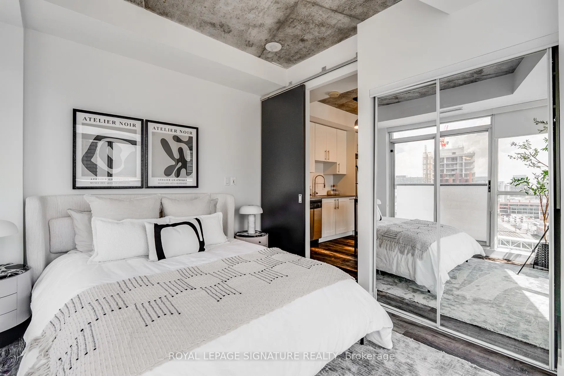 Photo 13 of Unit 1421, 1 Shaw Street, Toronto, Niagara — HOMEH