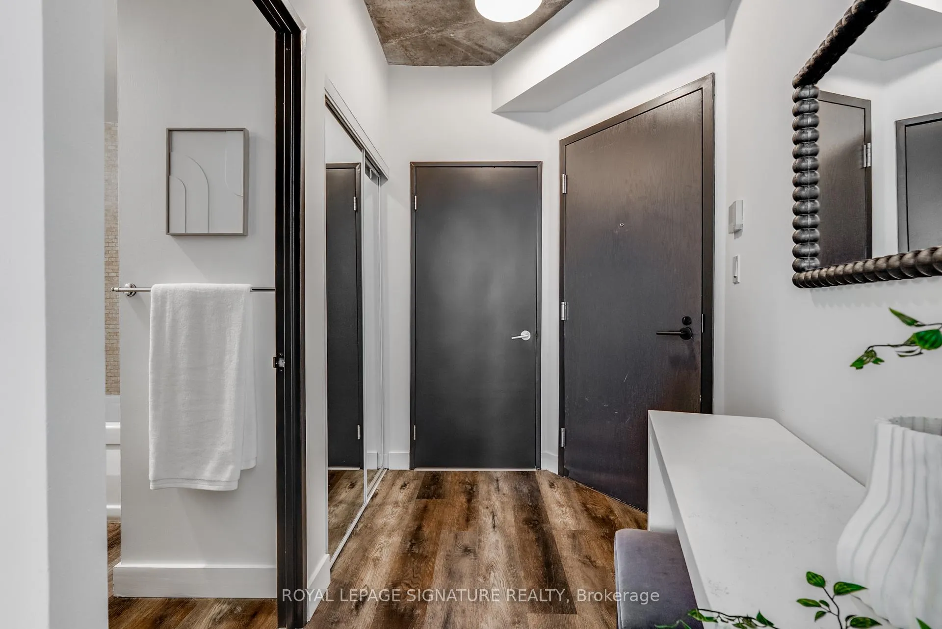 Photo 16 of Unit 1421, 1 Shaw Street, Toronto, Niagara — HOMEH
