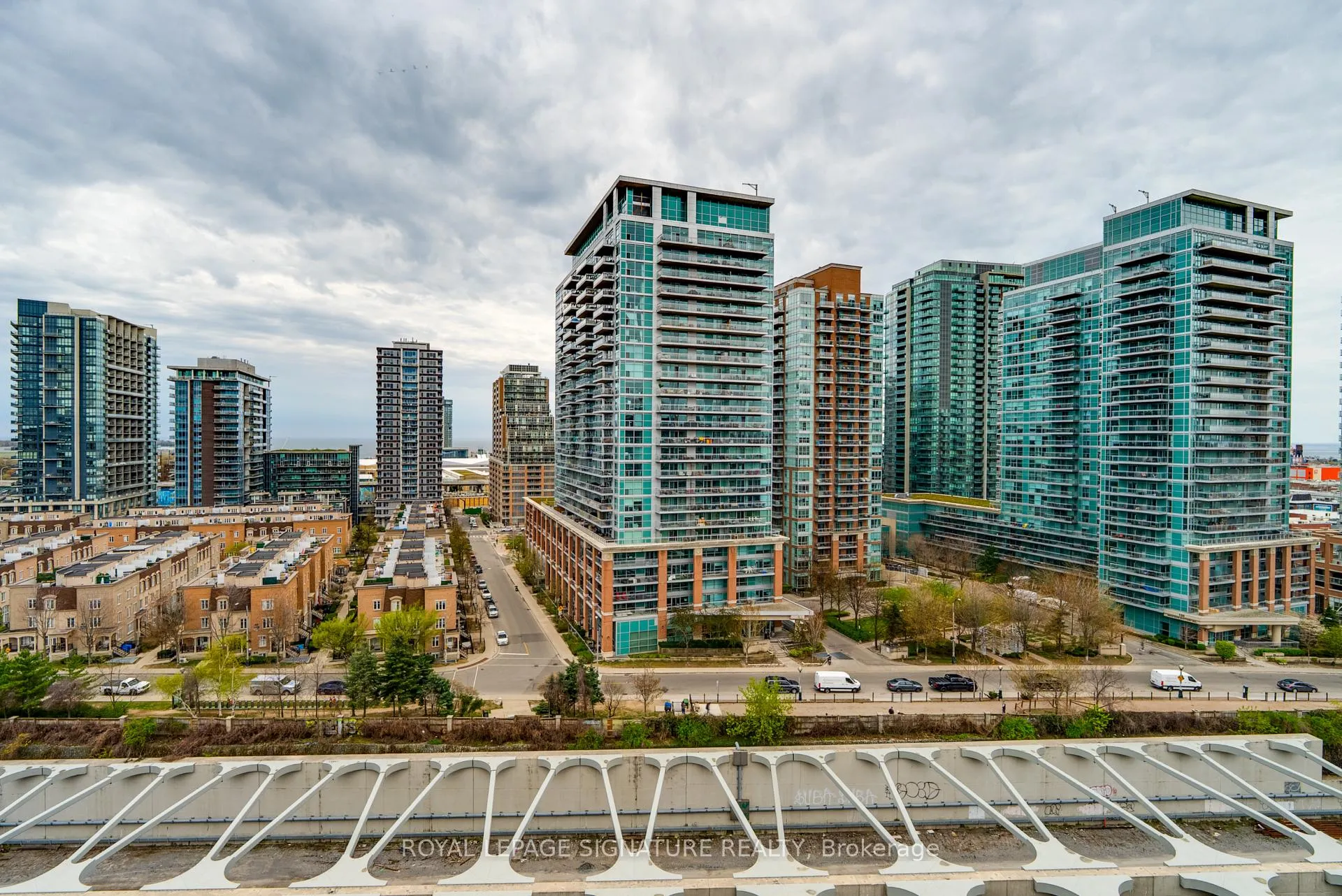 Photo 18 of Unit 1421, 1 Shaw Street, Toronto, Niagara — HOMEH