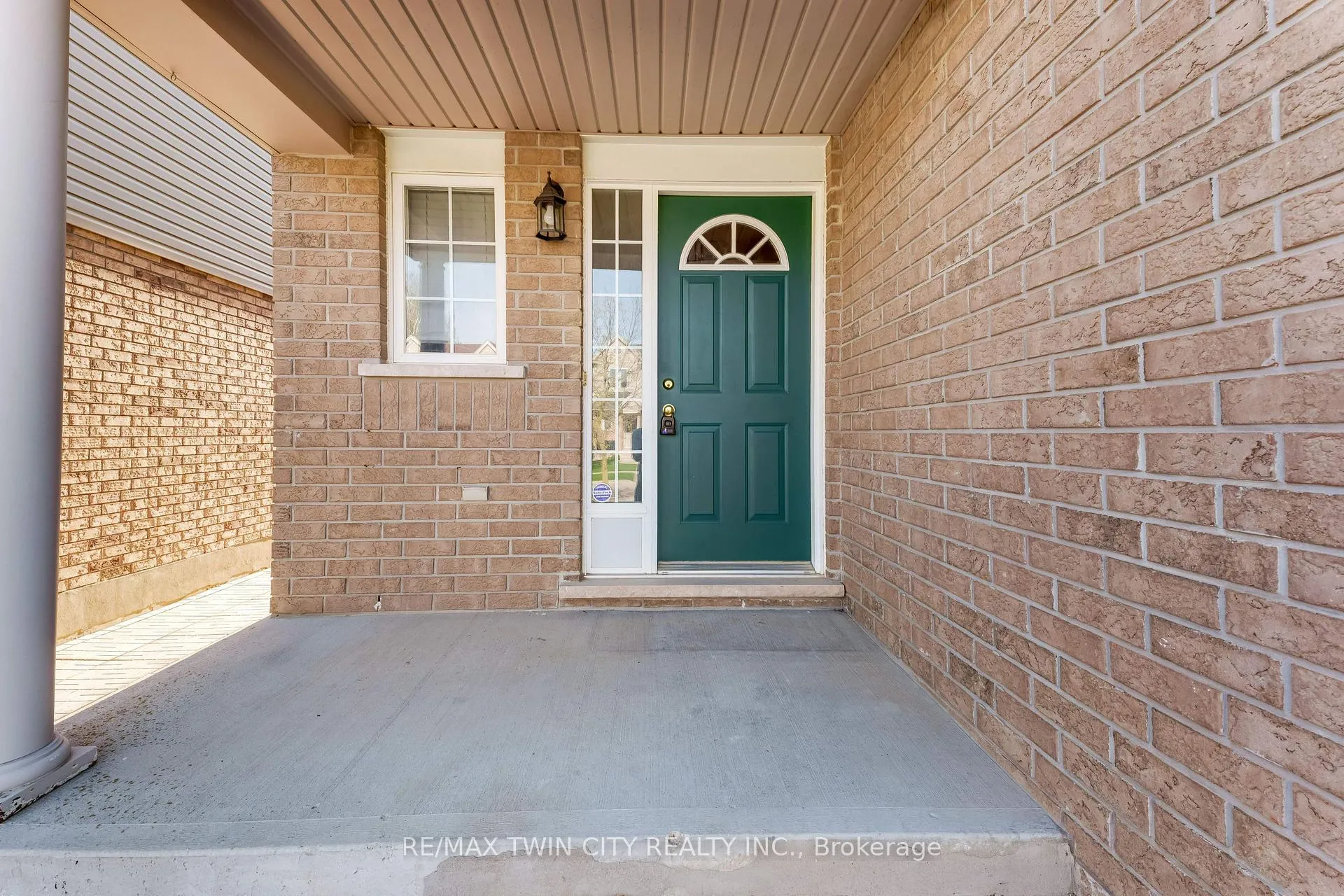 Photo 3 of 15 Isabella Street, Kitchener — HOMEH