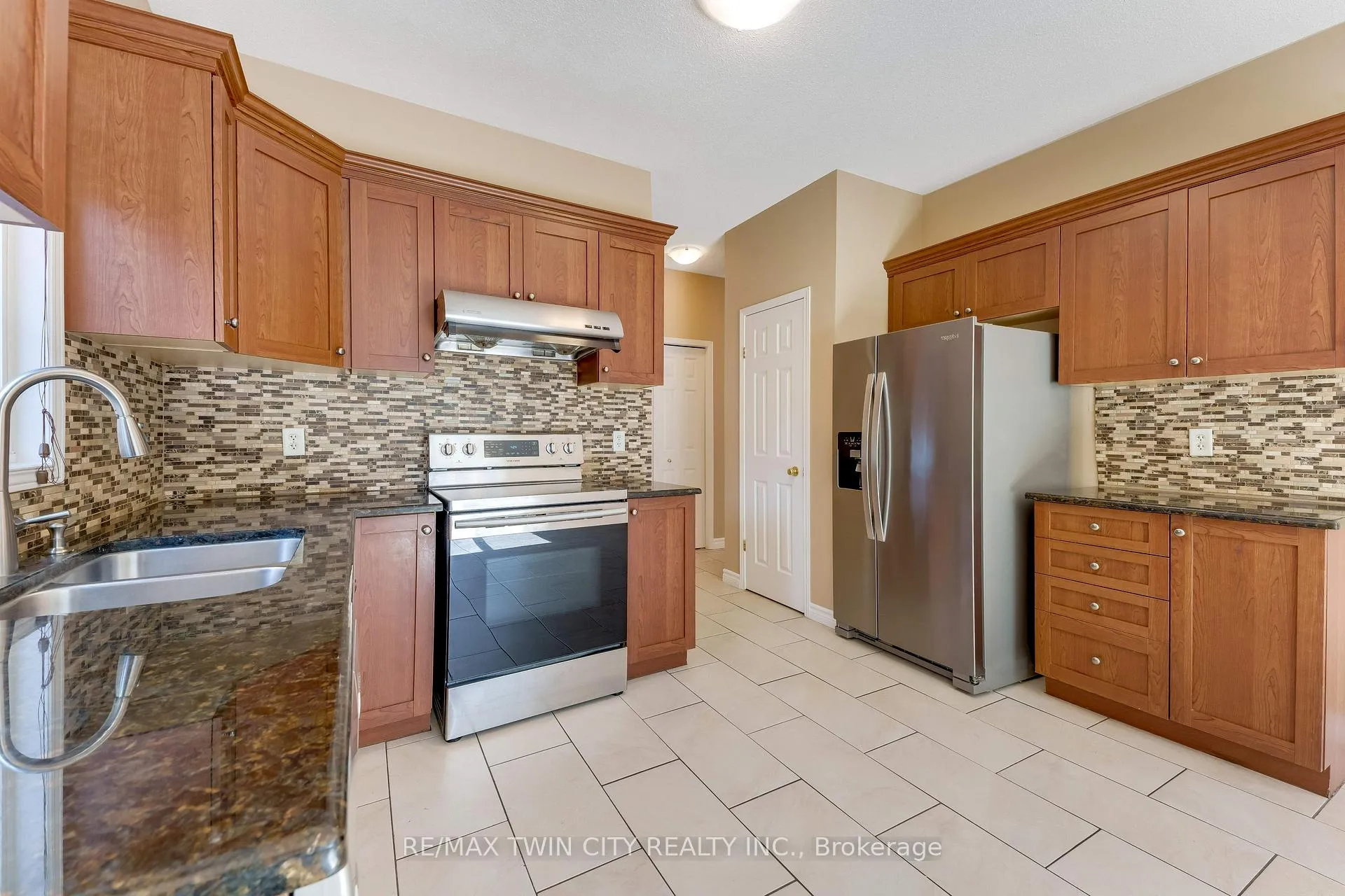 Photo 15 of 15 Isabella Street, Kitchener — HOMEH