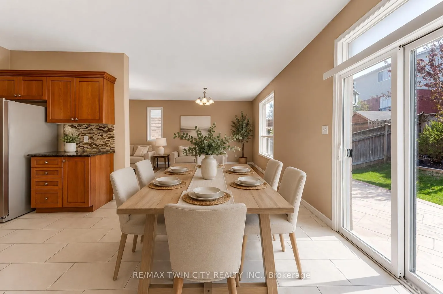 Photo 16 of 15 Isabella Street, Kitchener — HOMEH
