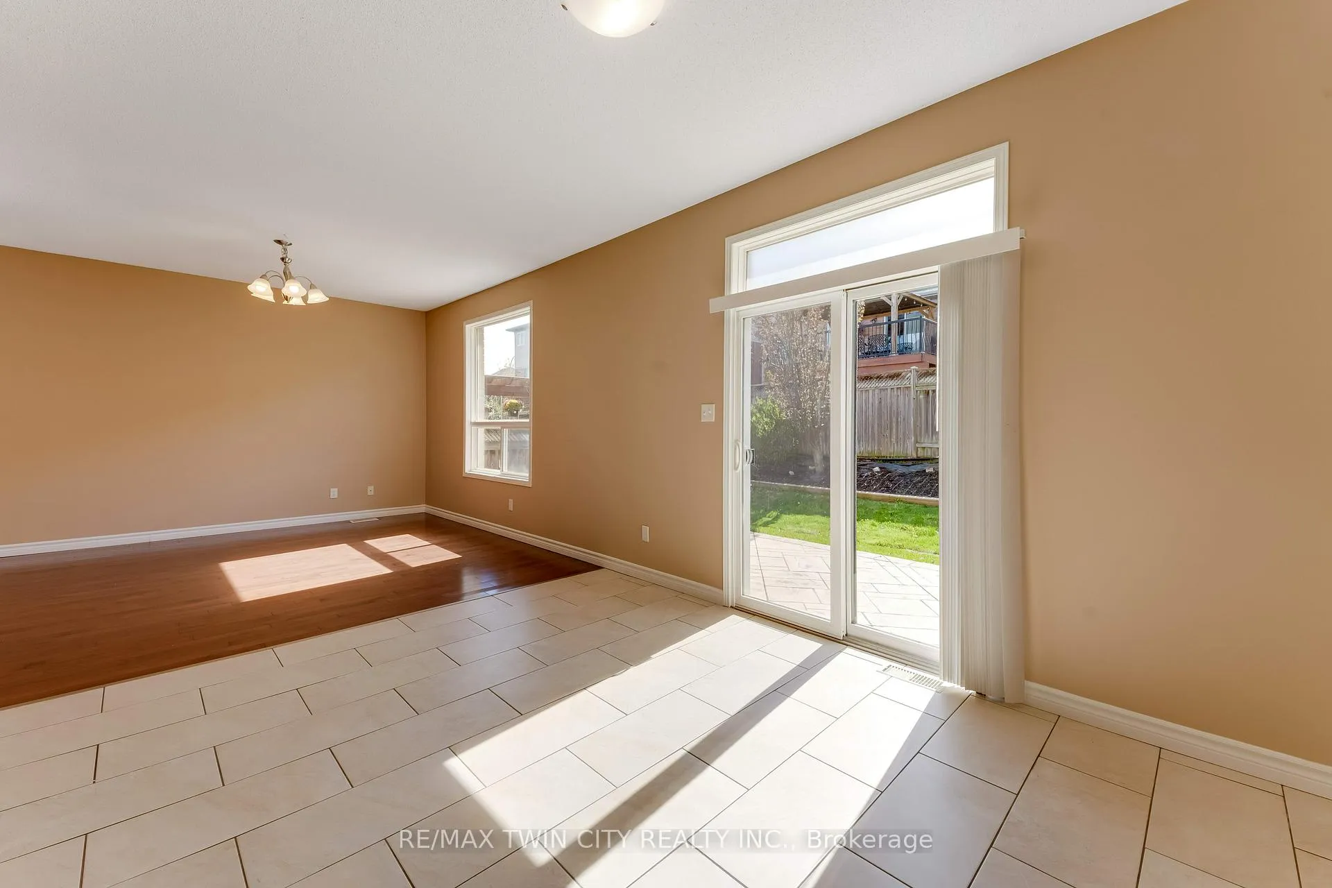 Photo 17 of 15 Isabella Street, Kitchener — HOMEH
