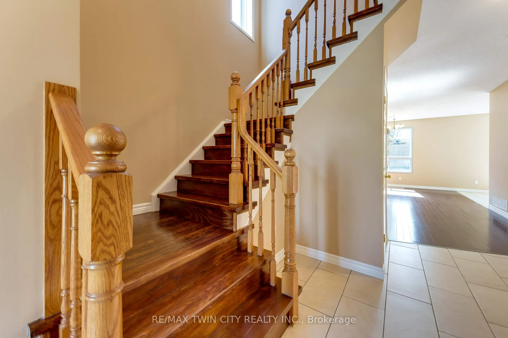 Photo 19 of 15 Isabella Street, Kitchener — HOMEH