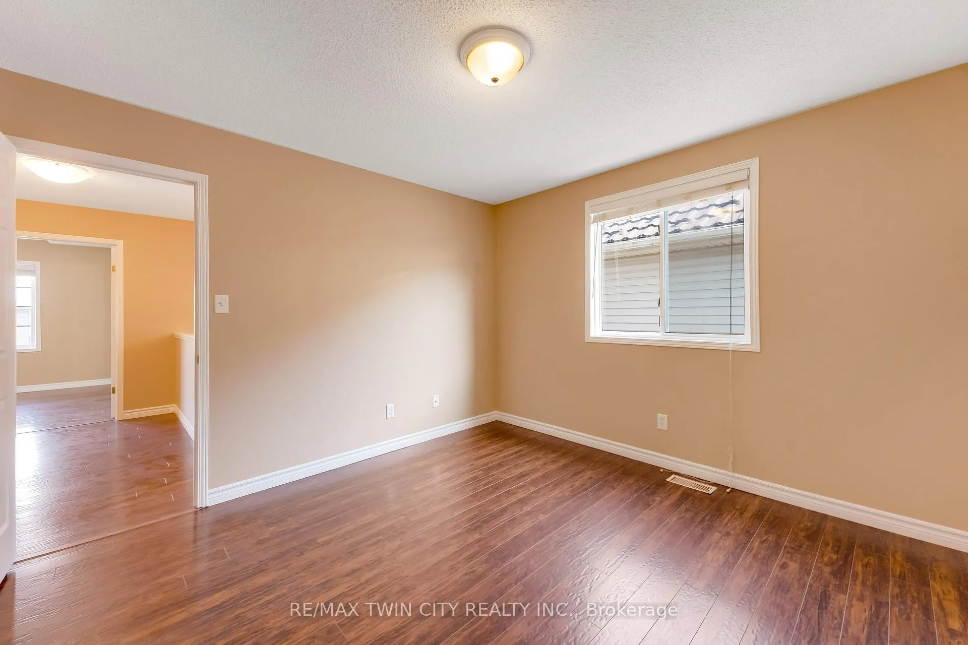 Photo 24 of 15 Isabella Street, Kitchener — HOMEH