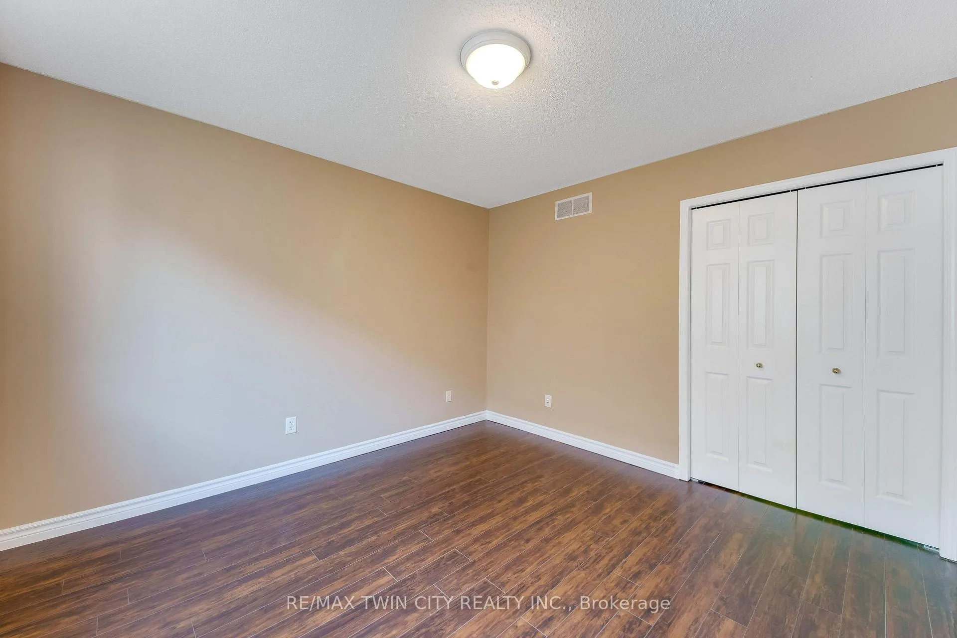 Photo 25 of 15 Isabella Street, Kitchener — HOMEH