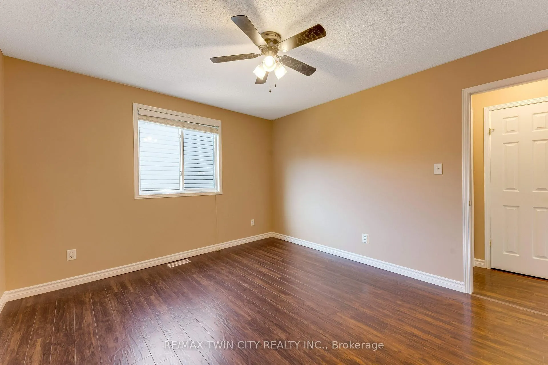 Photo 32 of 15 Isabella Street, Kitchener — HOMEH