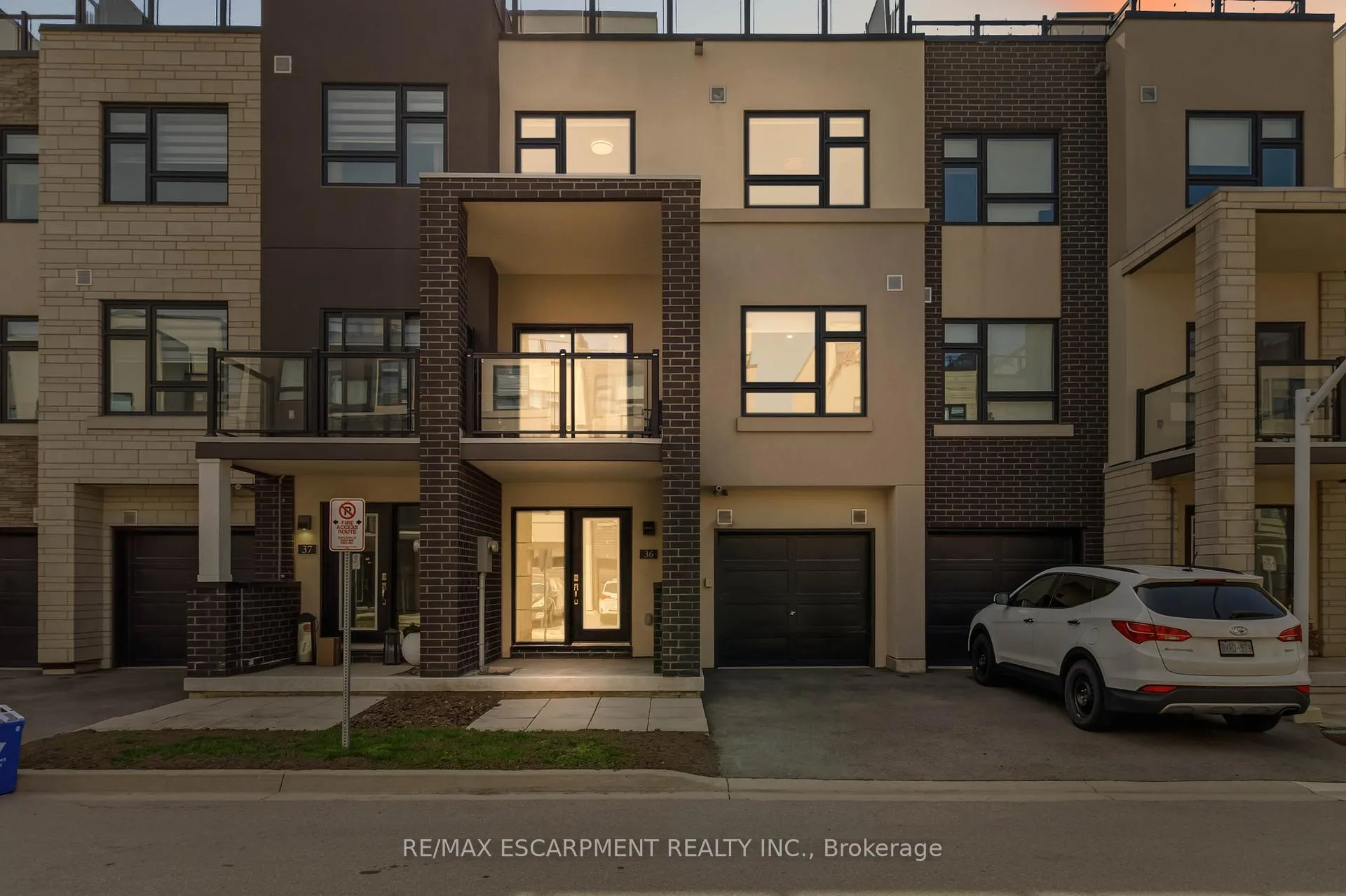 Photo 2 of Unit 36, 1121 Cooke Boulevard, Burlington, LaSalle — HOMEH