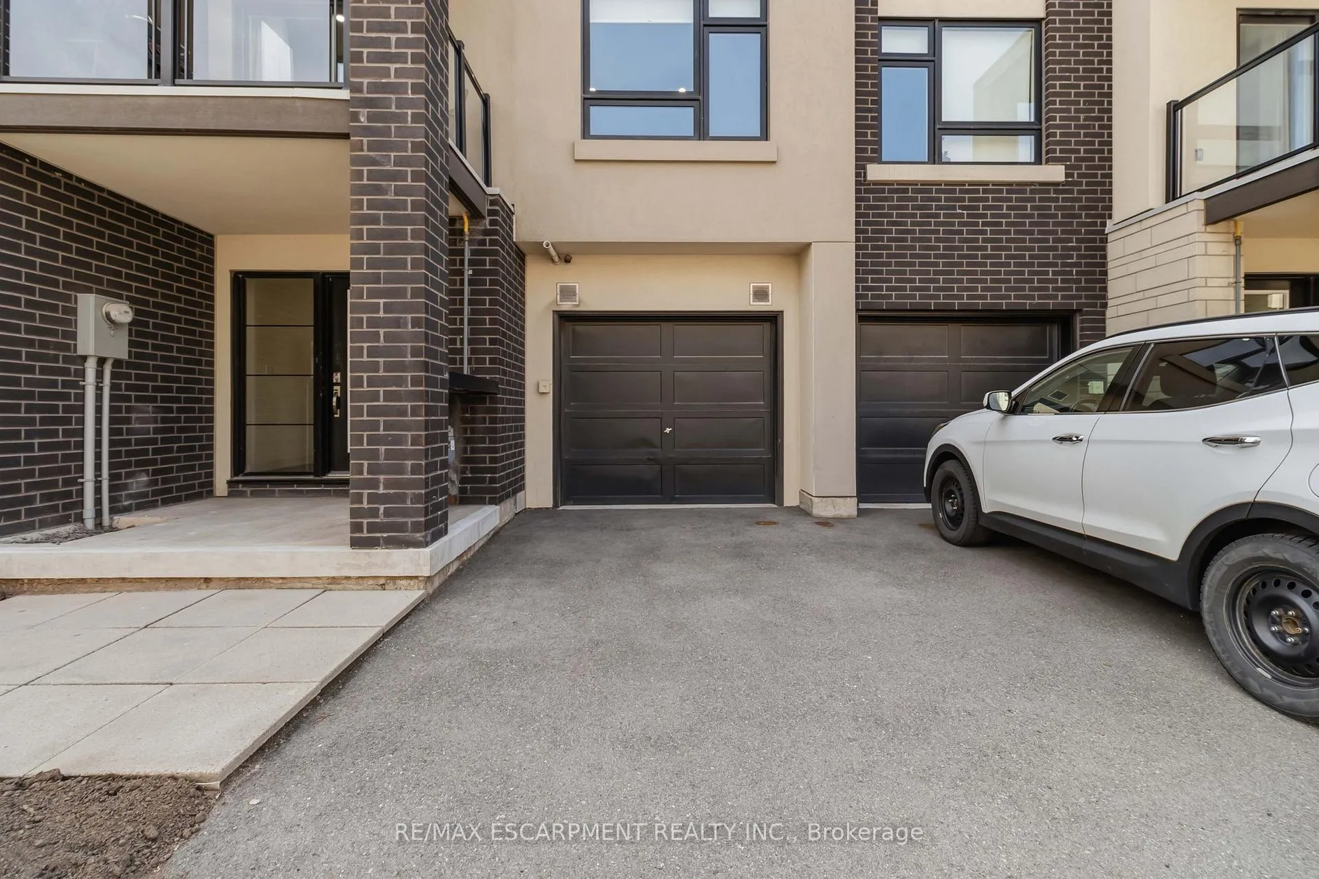 Photo 3 of Unit 36, 1121 Cooke Boulevard, Burlington, LaSalle — HOMEH