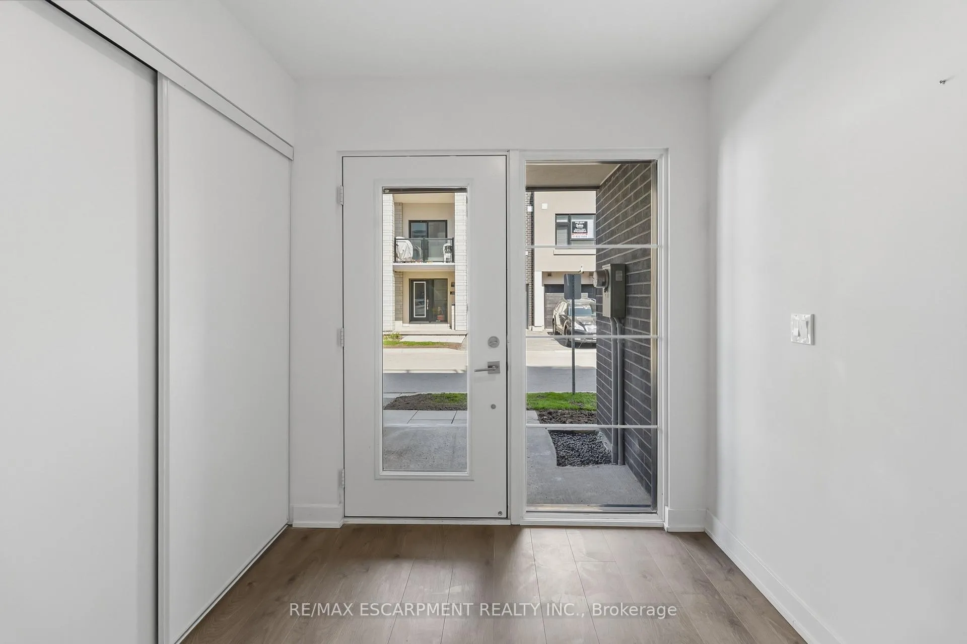 Photo 7 of Unit 36, 1121 Cooke Boulevard, Burlington, LaSalle — HOMEH