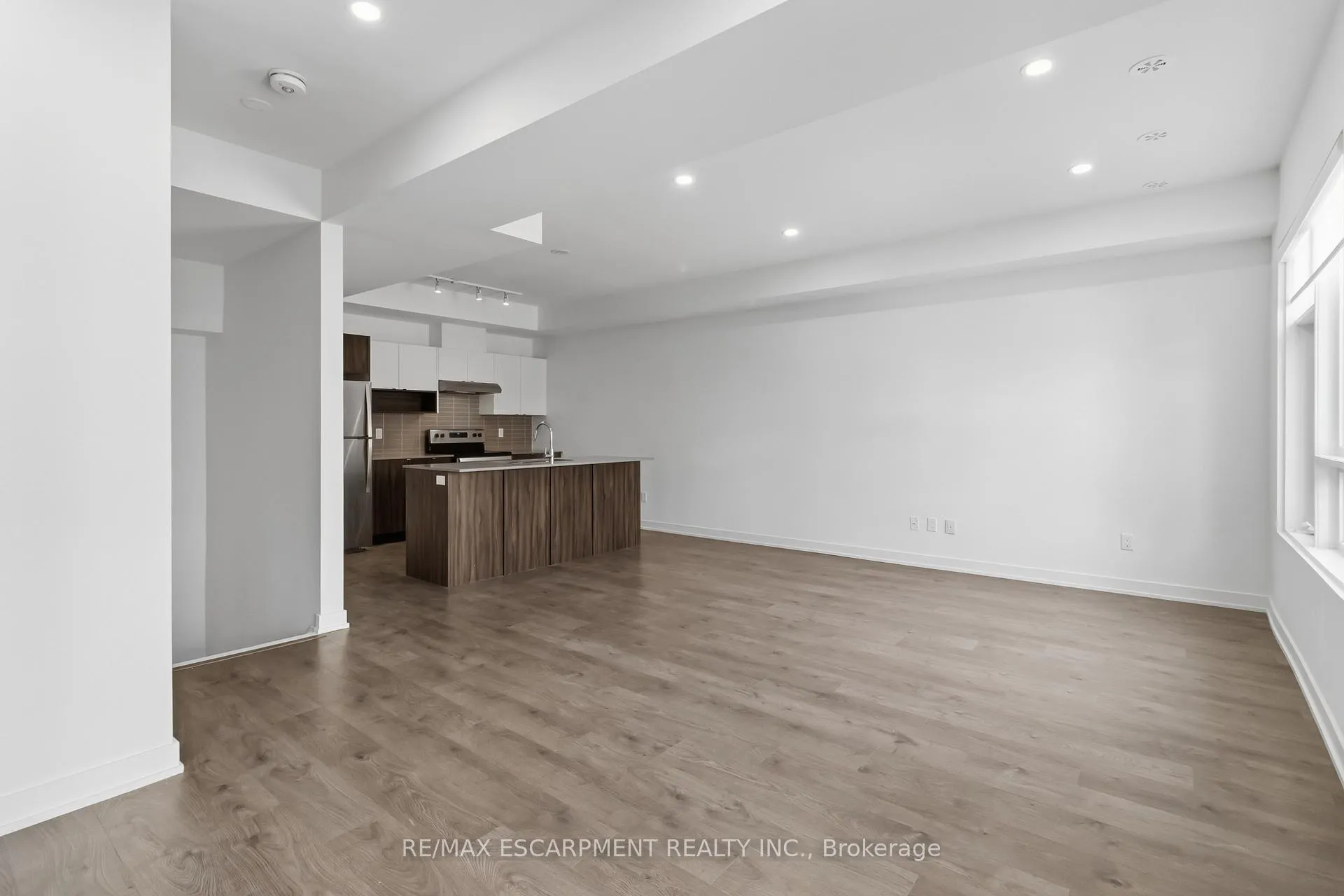 Photo 8 of Unit 36, 1121 Cooke Boulevard, Burlington, LaSalle — HOMEH