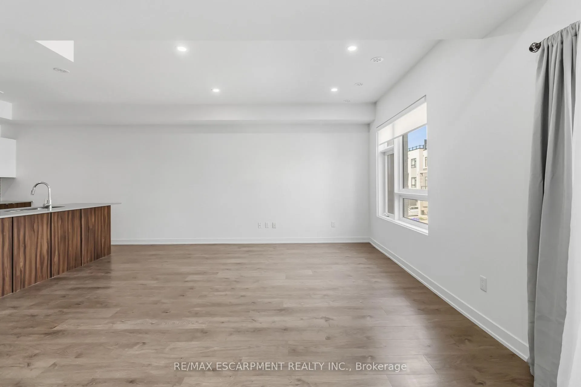 Photo 9 of Unit 36, 1121 Cooke Boulevard, Burlington, LaSalle — HOMEH