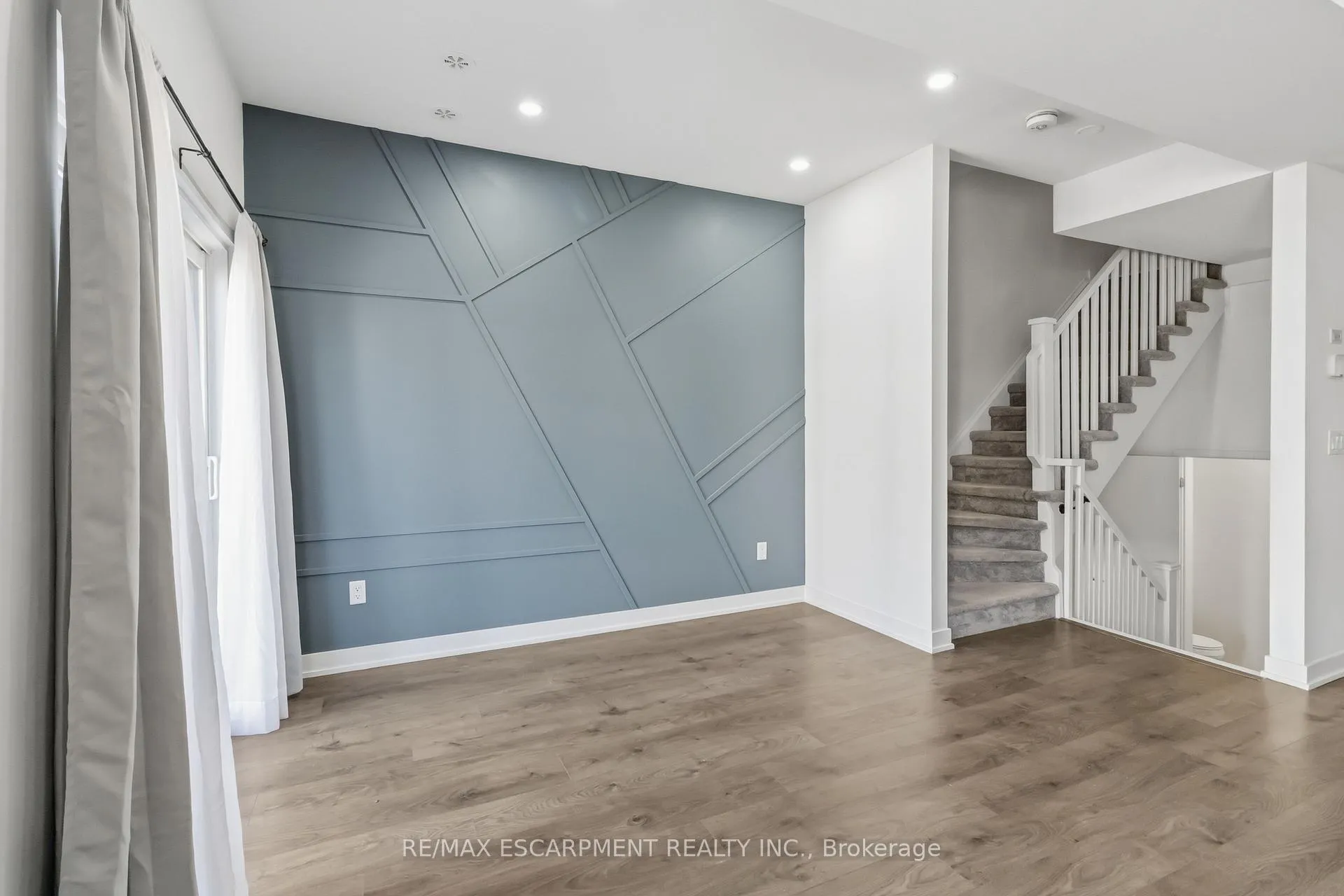 Photo 10 of Unit 36, 1121 Cooke Boulevard, Burlington, LaSalle — HOMEH