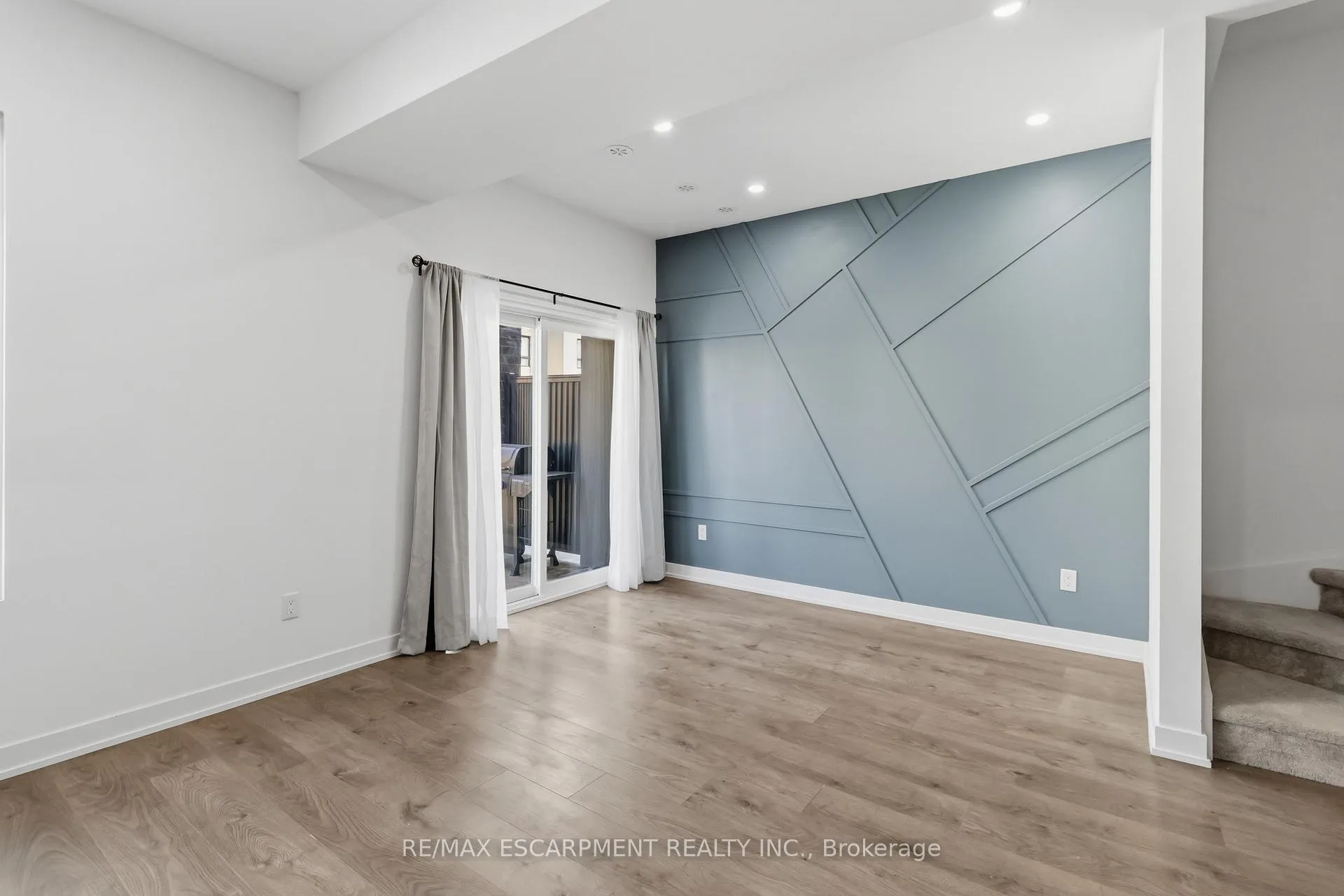 Photo 11 of Unit 36, 1121 Cooke Boulevard, Burlington, LaSalle — HOMEH