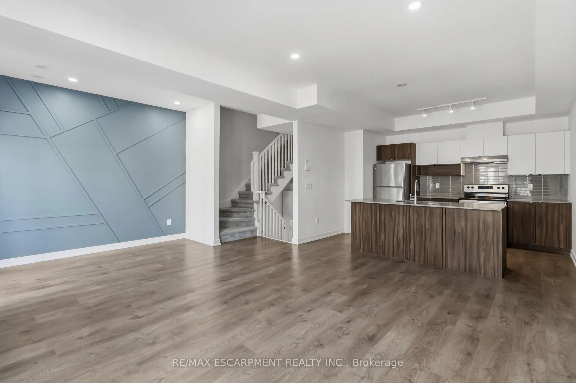Photo 15 of Unit 36, 1121 Cooke Boulevard, Burlington, LaSalle — HOMEH