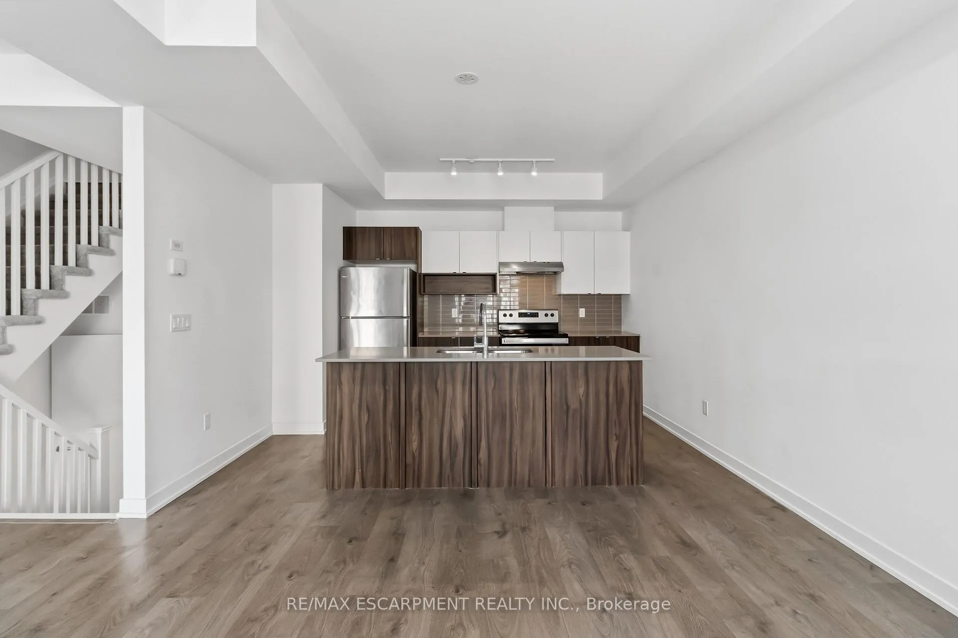 Photo 16 of Unit 36, 1121 Cooke Boulevard, Burlington, LaSalle — HOMEH