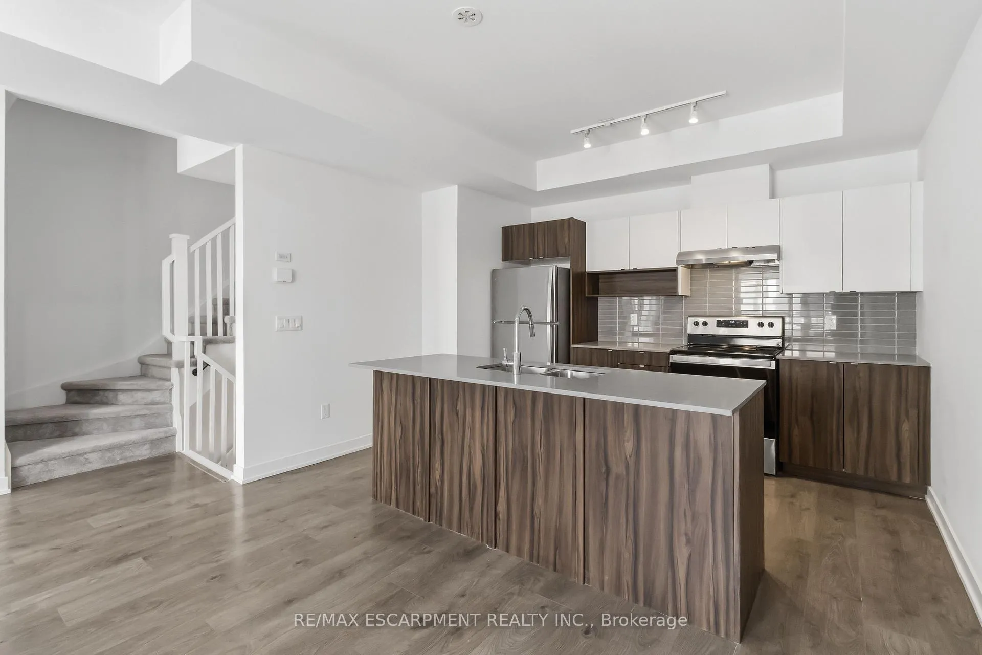 Photo 17 of Unit 36, 1121 Cooke Boulevard, Burlington, LaSalle — HOMEH