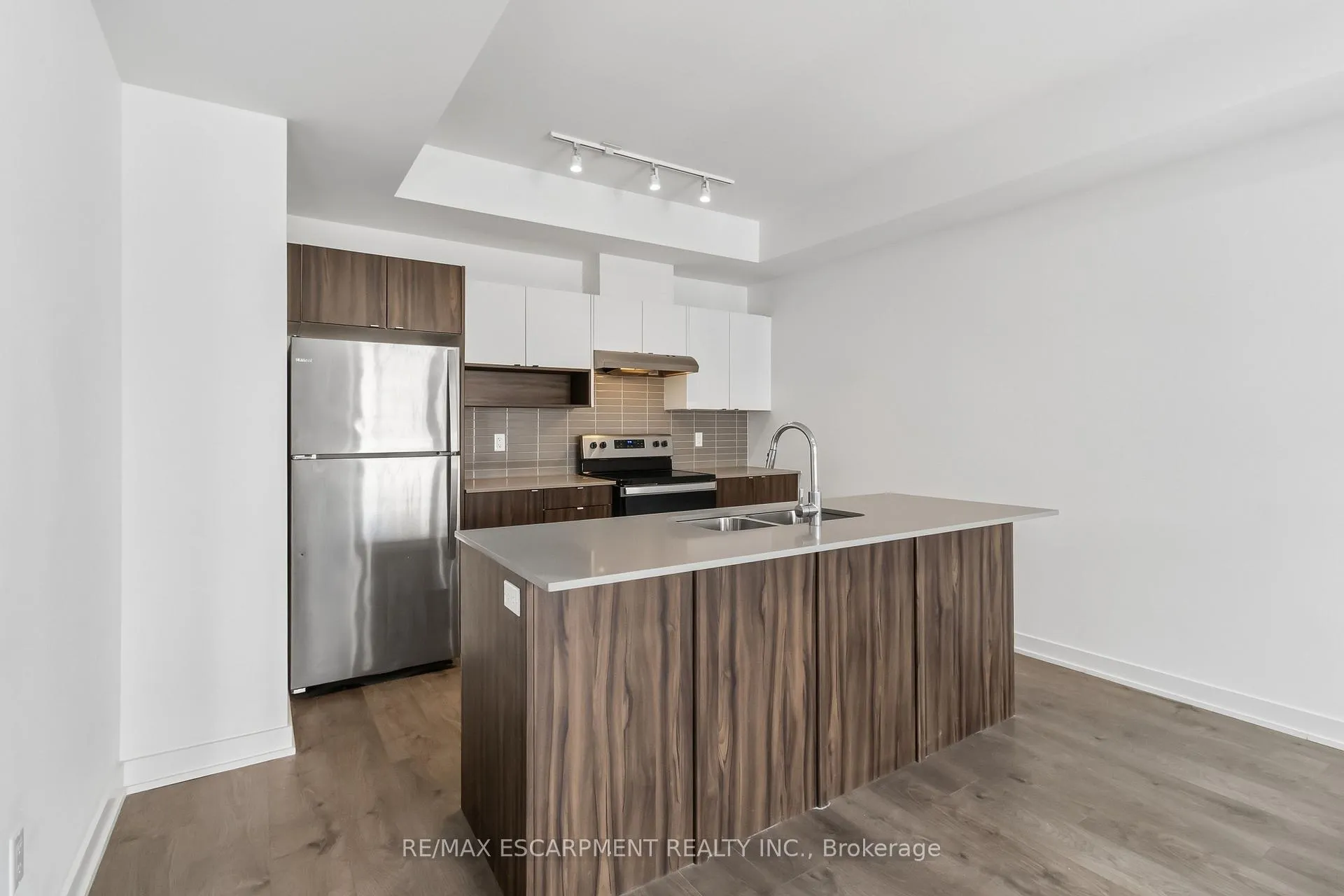 Photo 18 of Unit 36, 1121 Cooke Boulevard, Burlington, LaSalle — HOMEH