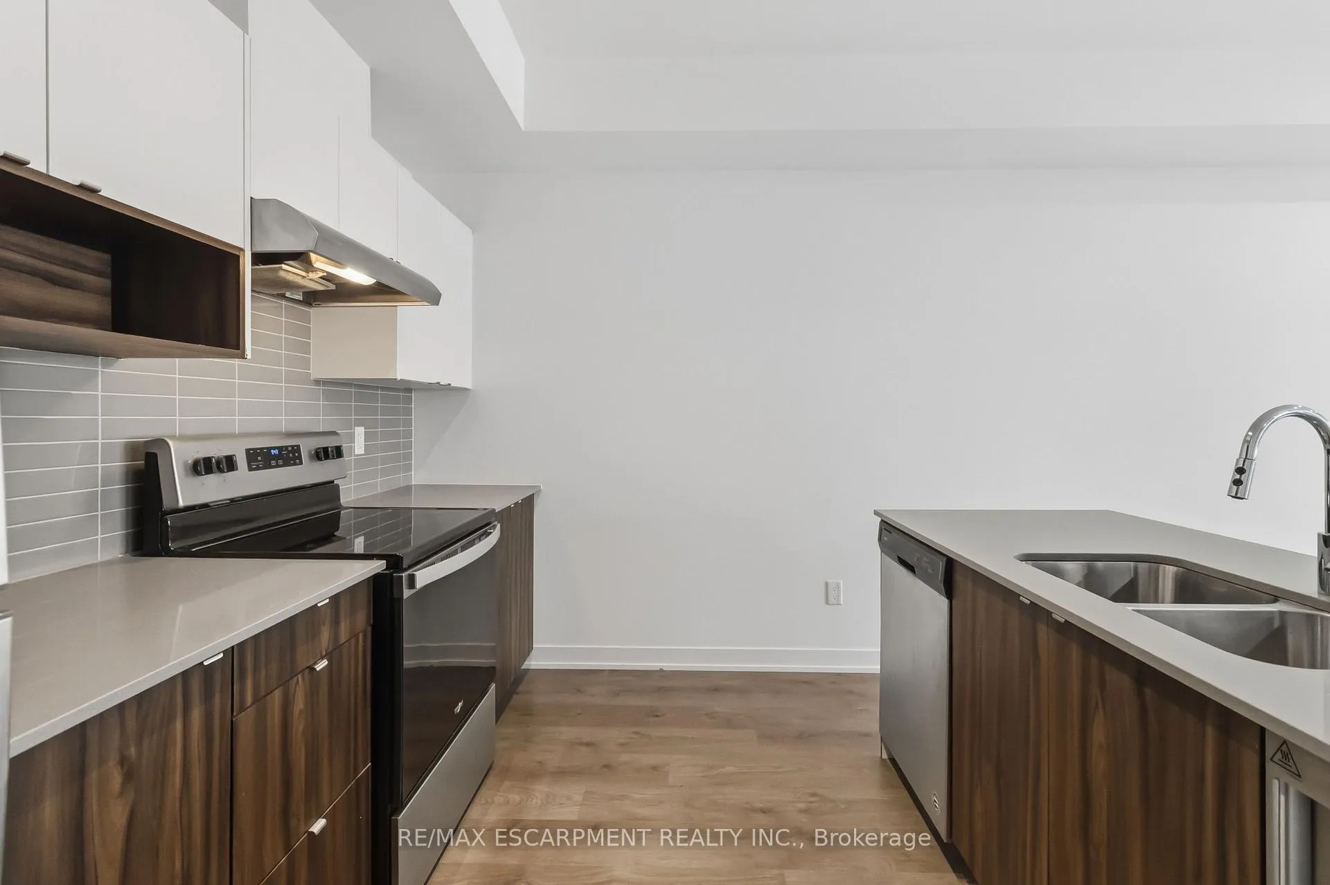 Photo 19 of Unit 36, 1121 Cooke Boulevard, Burlington, LaSalle — HOMEH