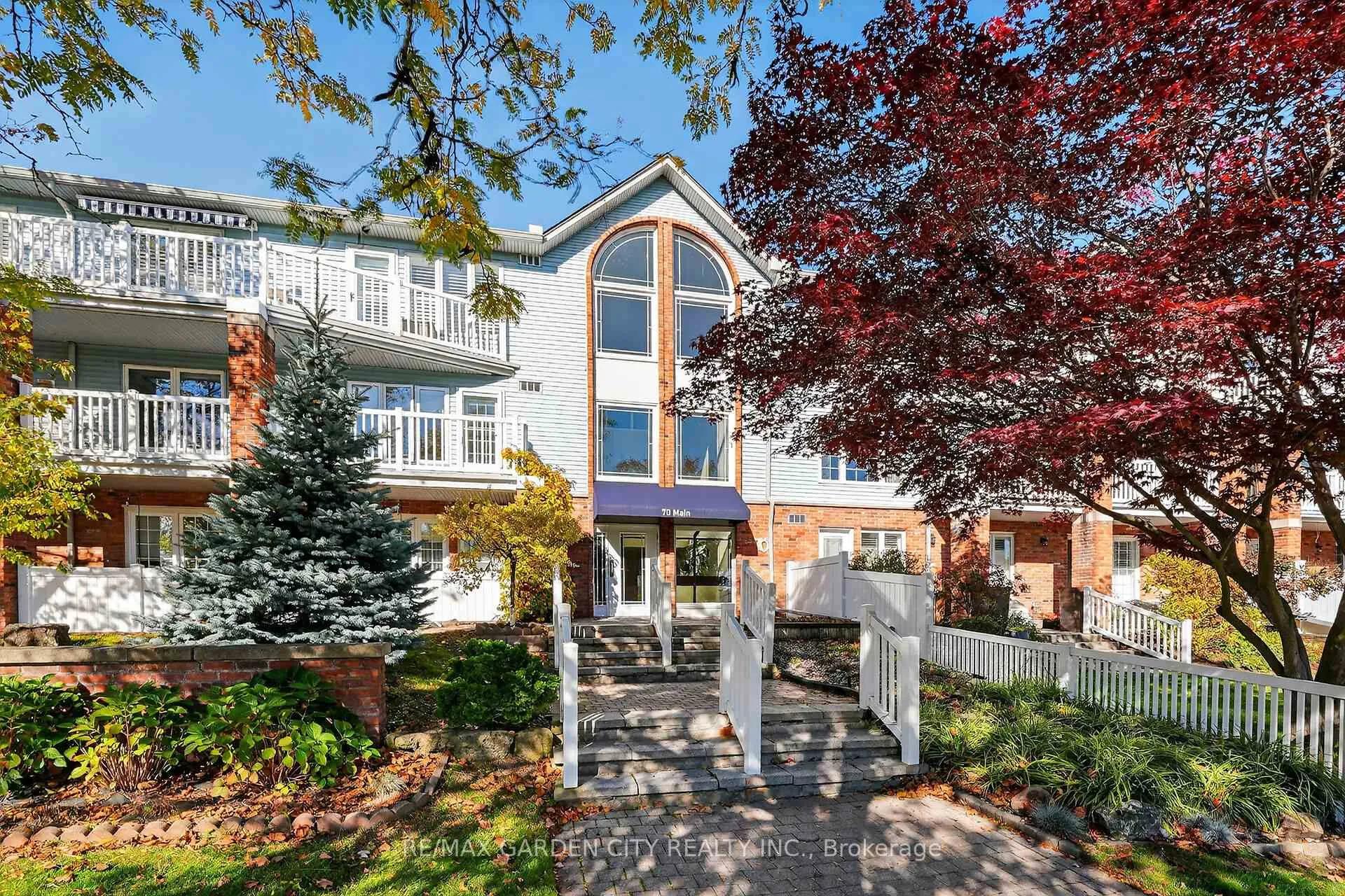 Photo 2 of Unit 201, 70 Main Street, St. Catharines, Port Dalhousie — HOMEH