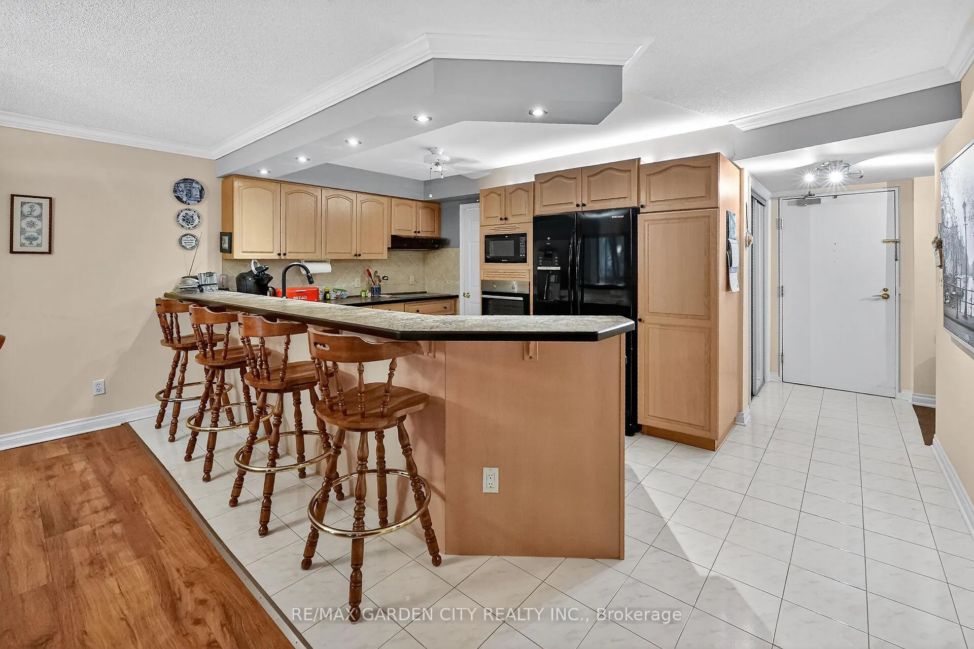 Photo 4 of Unit 201, 70 Main Street, St. Catharines, Port Dalhousie — HOMEH