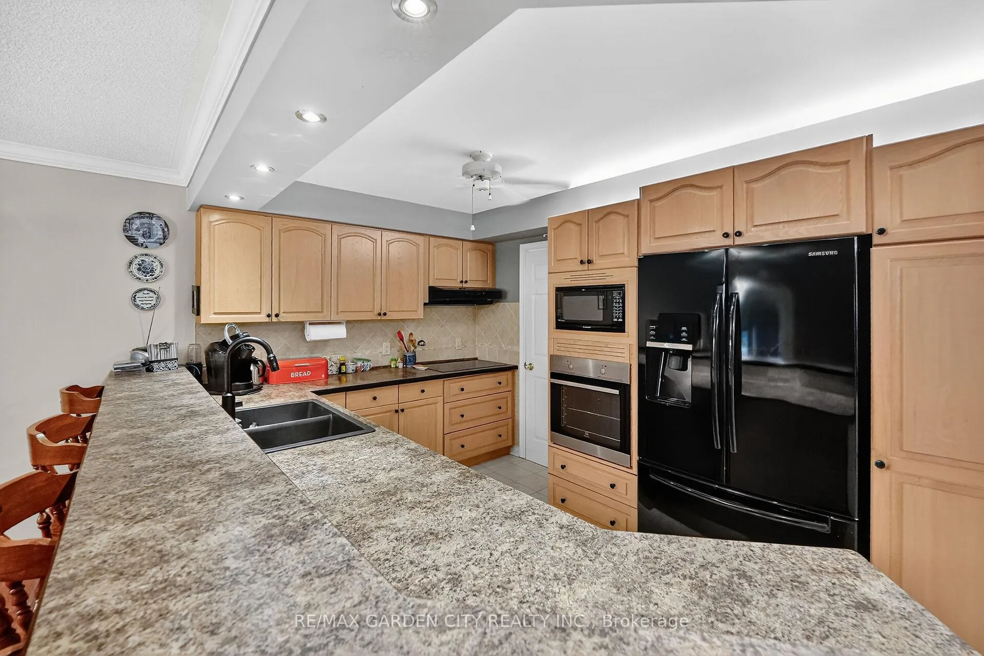 Photo 5 of Unit 201, 70 Main Street, St. Catharines, Port Dalhousie — HOMEH