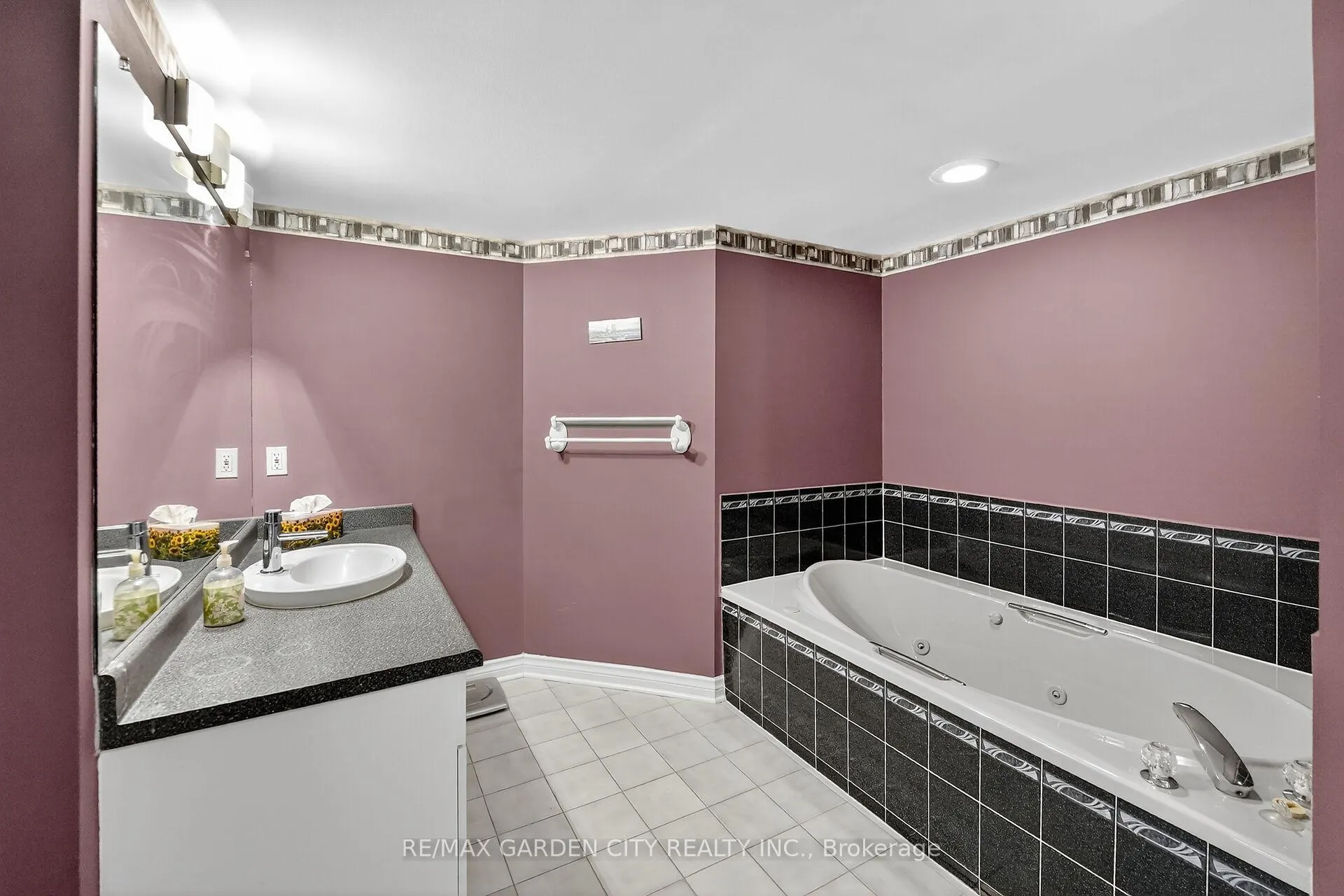 Photo 17 of Unit 201, 70 Main Street, St. Catharines, Port Dalhousie — HOMEH
