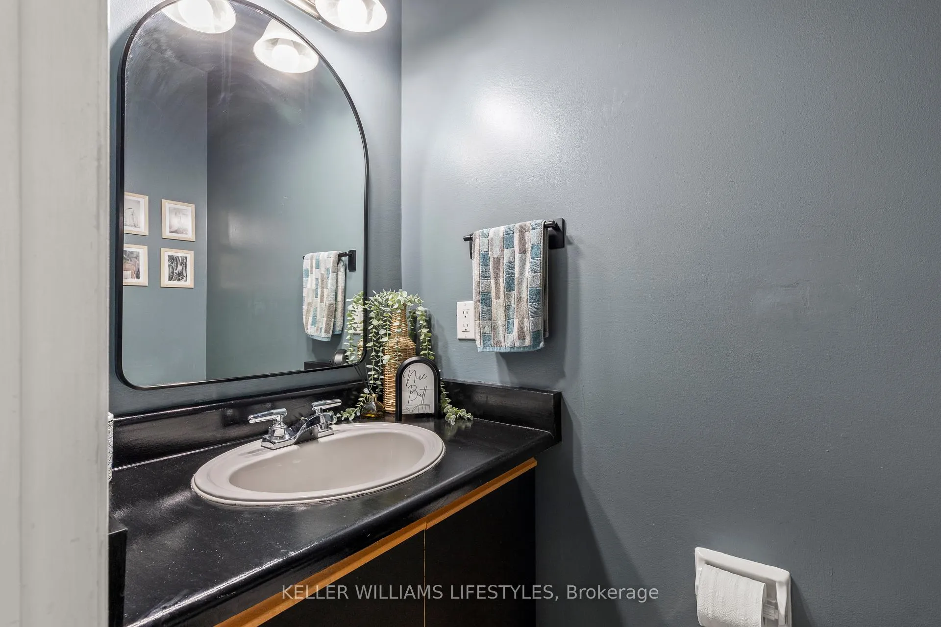 Photo 4 of Unit 40, 110 Deveron Crescent, London, South T — HOMEH