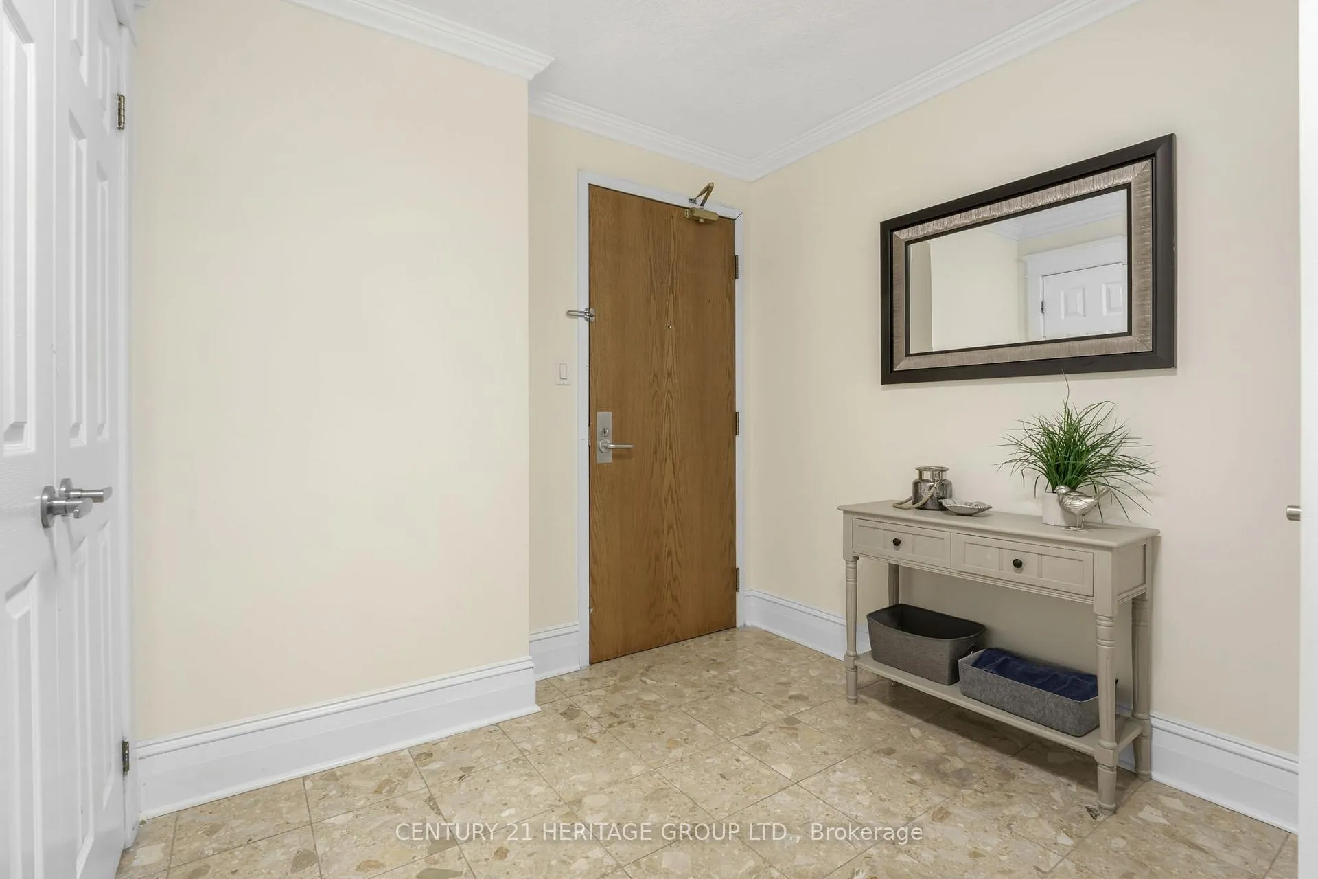 Photo 4 of Unit 102, 67 Caroline Street S, Hamilton, Durand — HOMEH